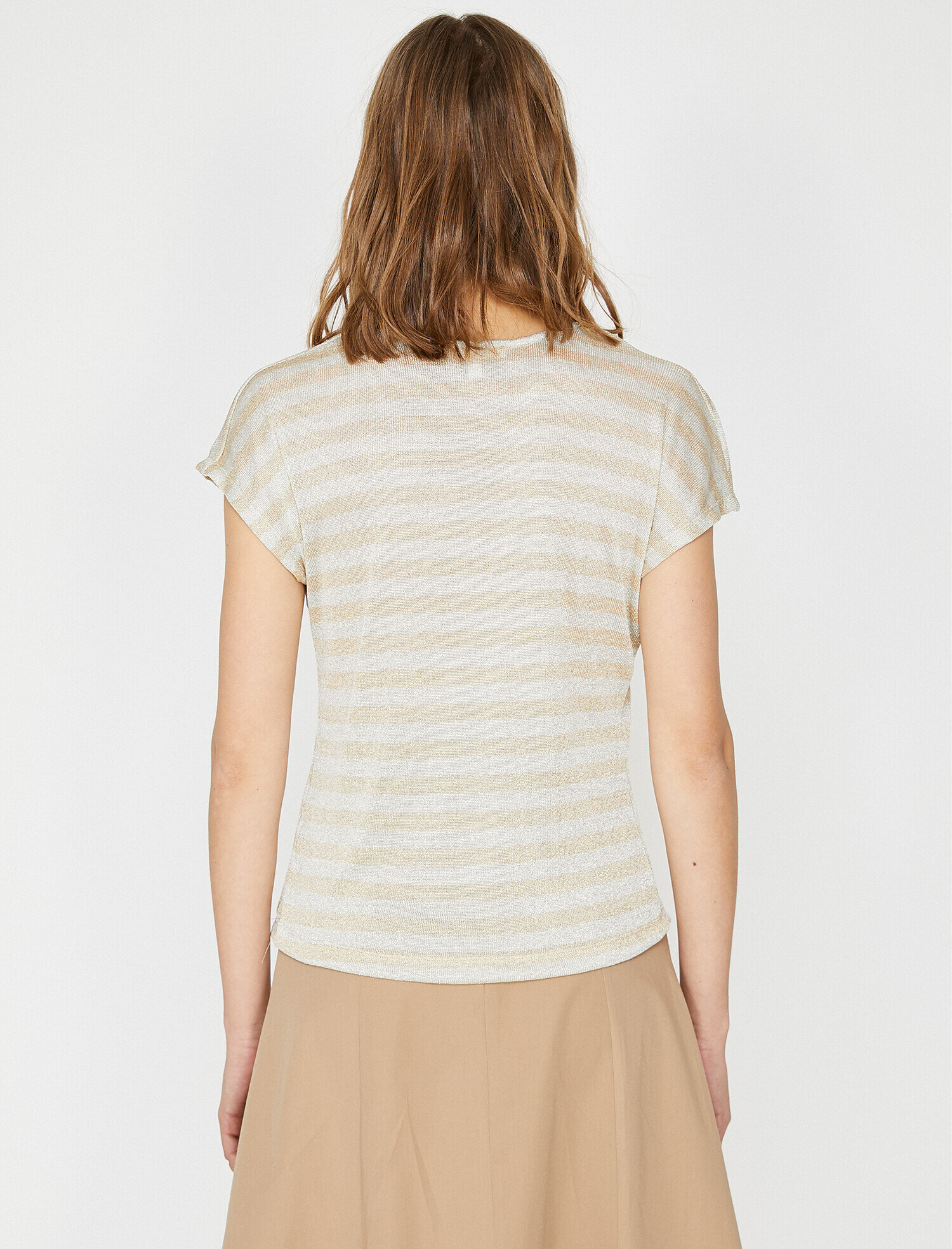   Kısa Kollu V Yaka Çizgili Simli Tişört