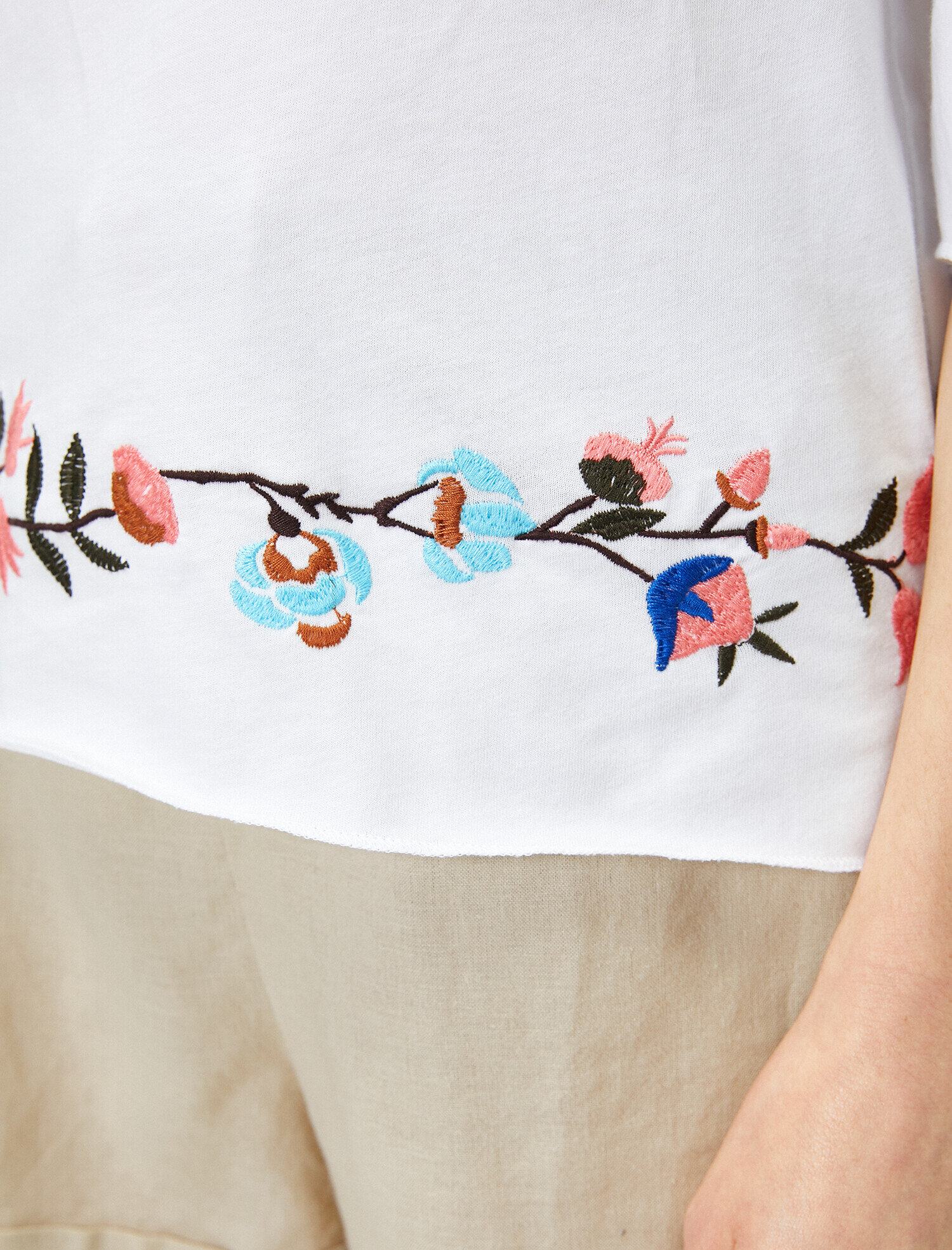   İşlemeli Tişört