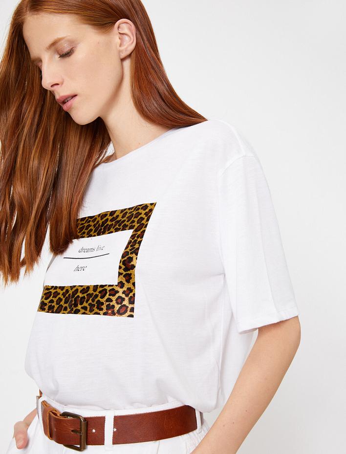  Leopar Detaylı Slogan Baskılı Geniş Kalıp Bisiklet Yaka Tişört