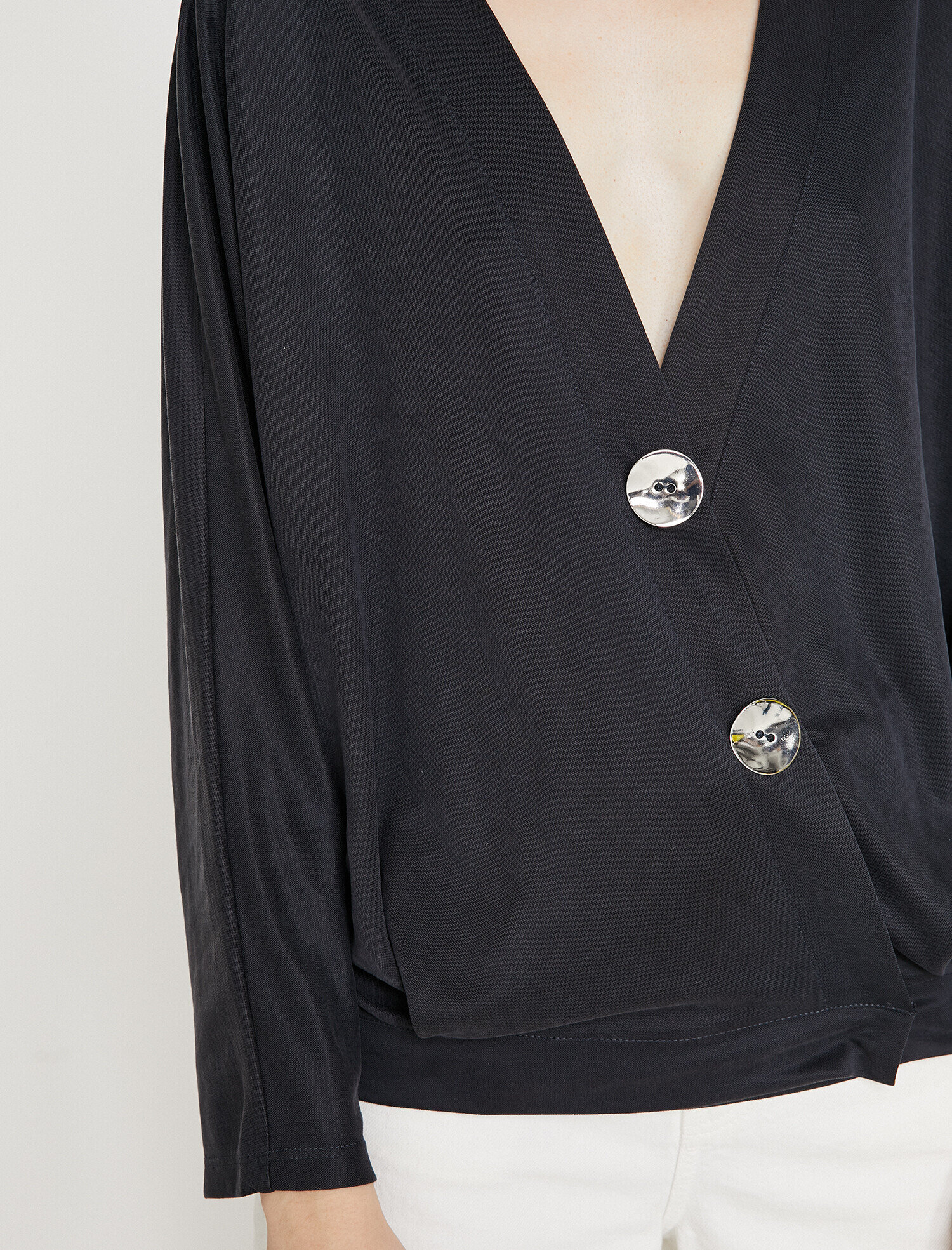   Düğme Detaylı Tişört