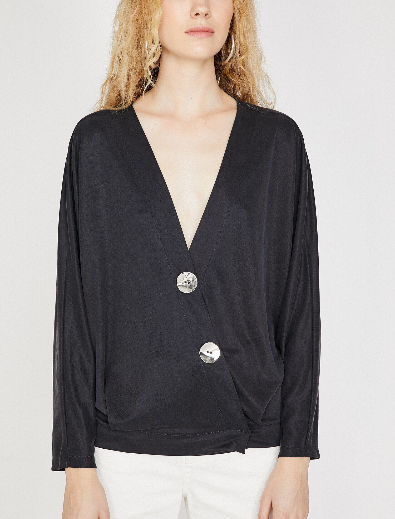   Düğme Detaylı Tişört