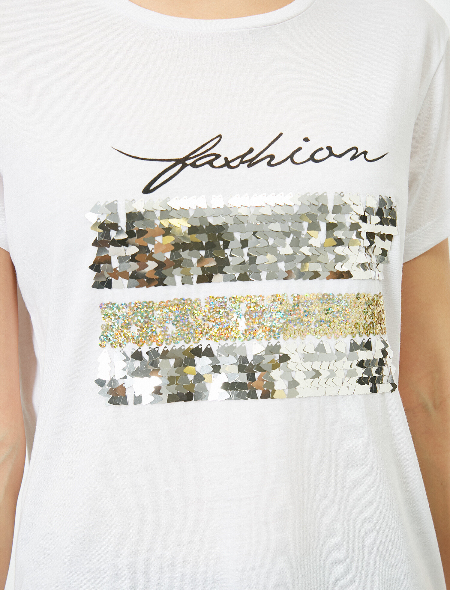   Pul Payet Detaylı Standart Kalıp Bisiklet Yaka Tişört