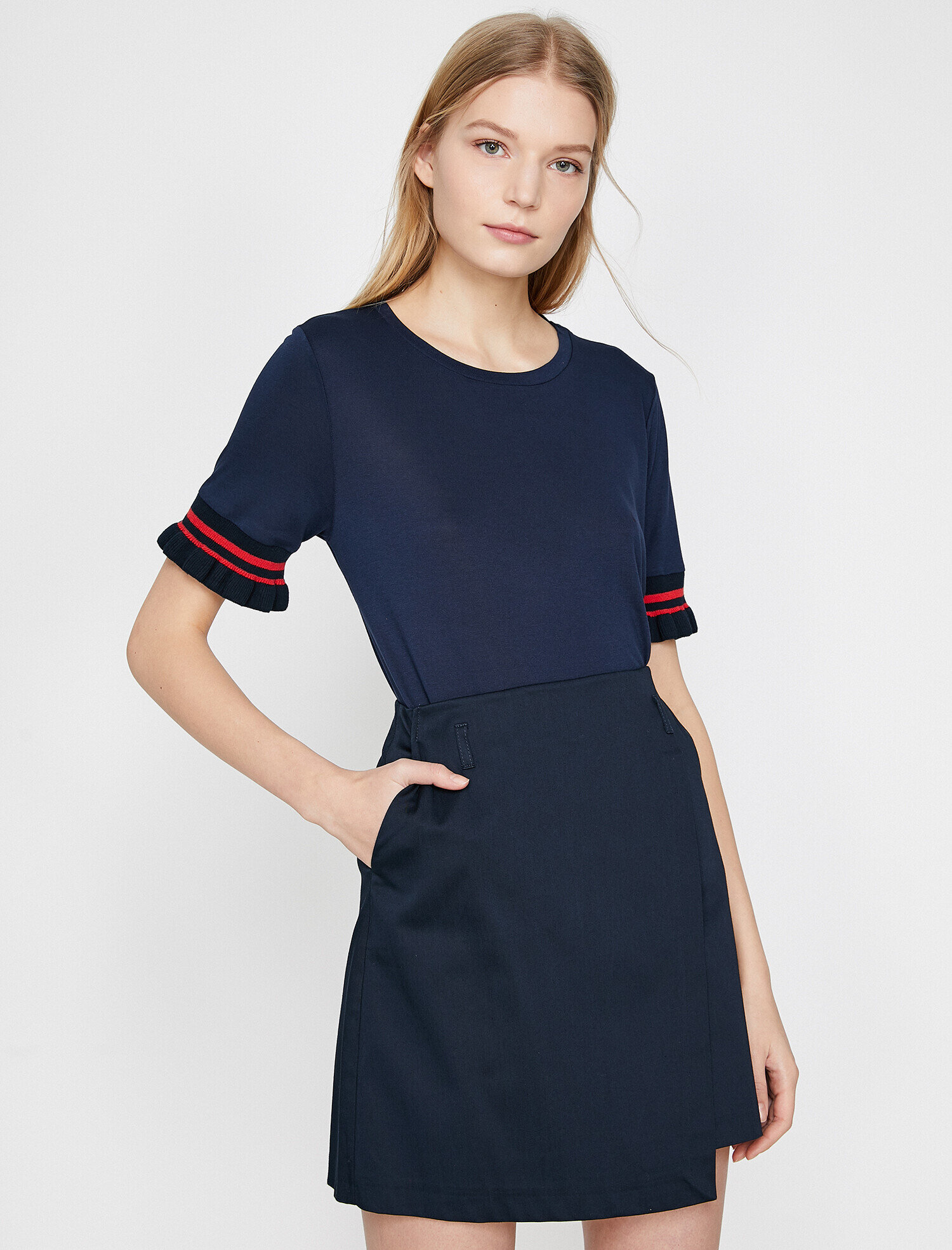   Kol Detaylı Tişört