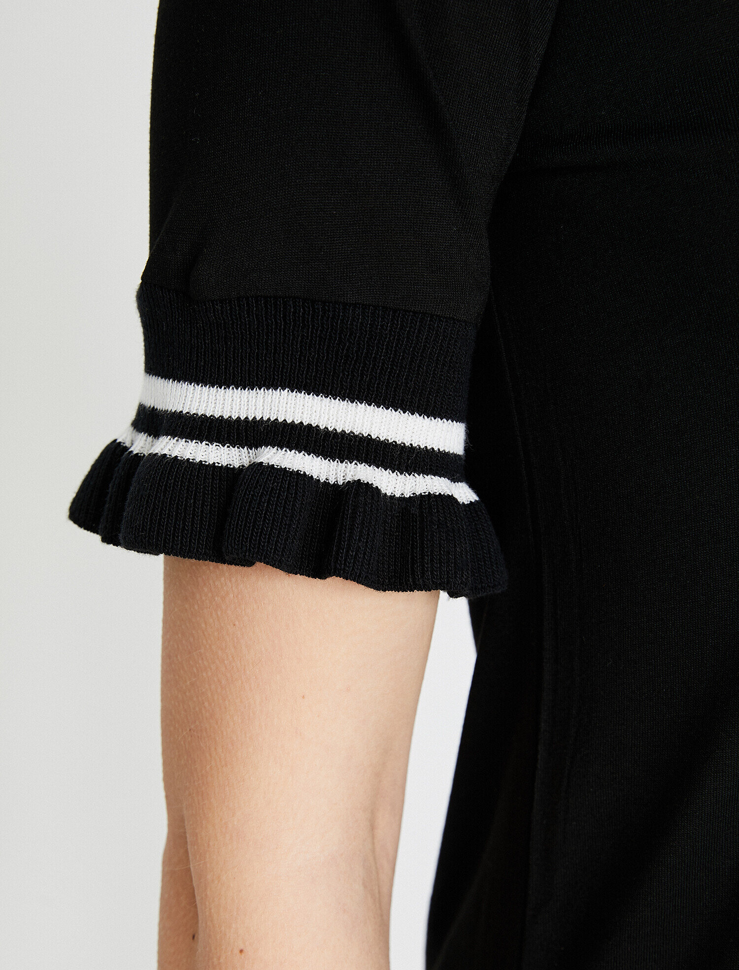   Kol Detaylı Tişört