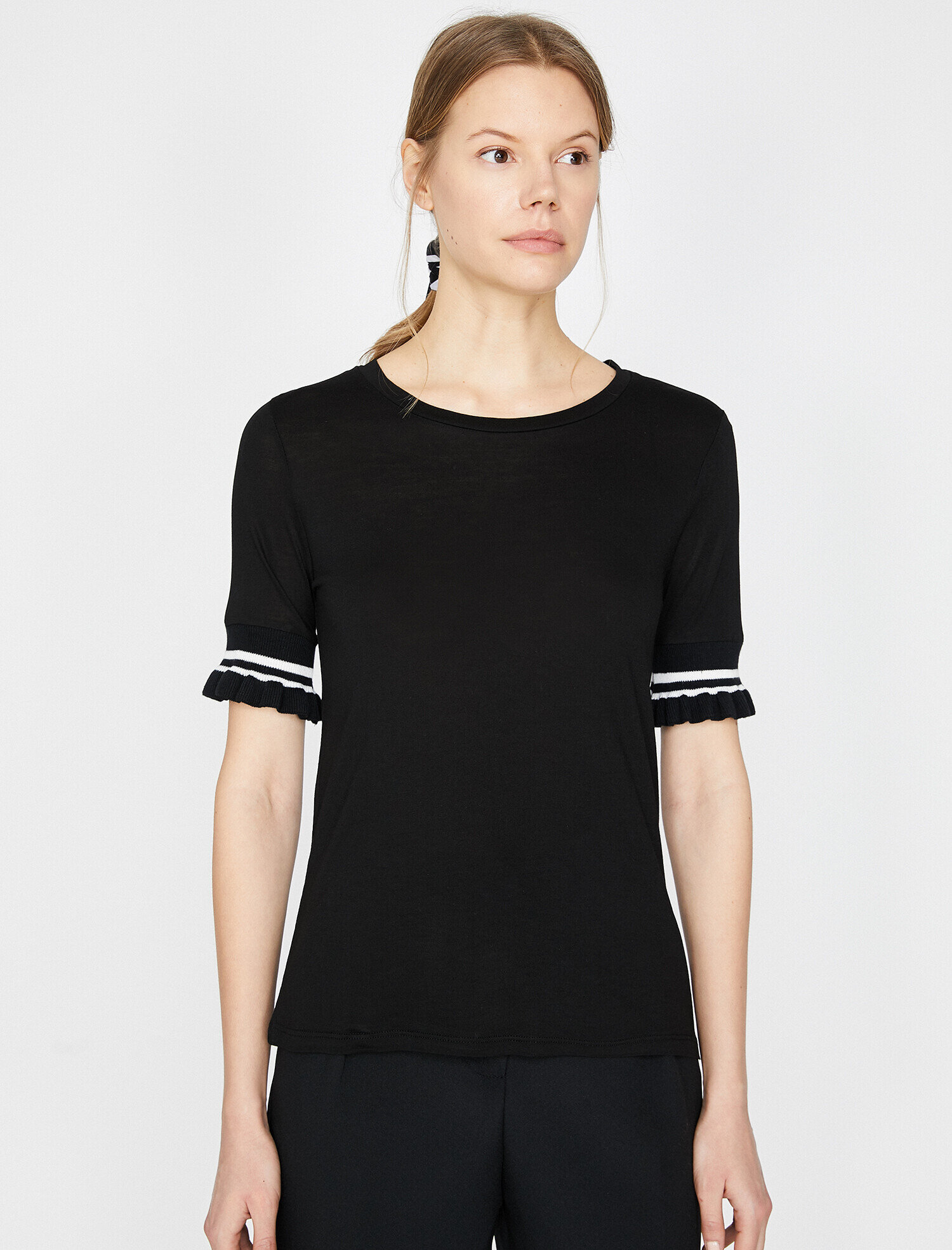   Kol Detaylı Tişört