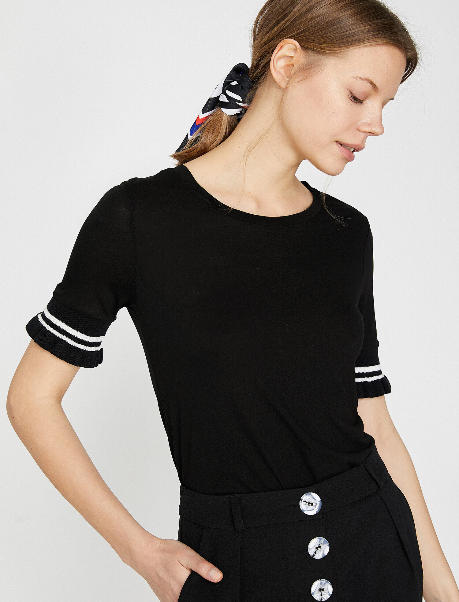   Kol Detaylı Tişört