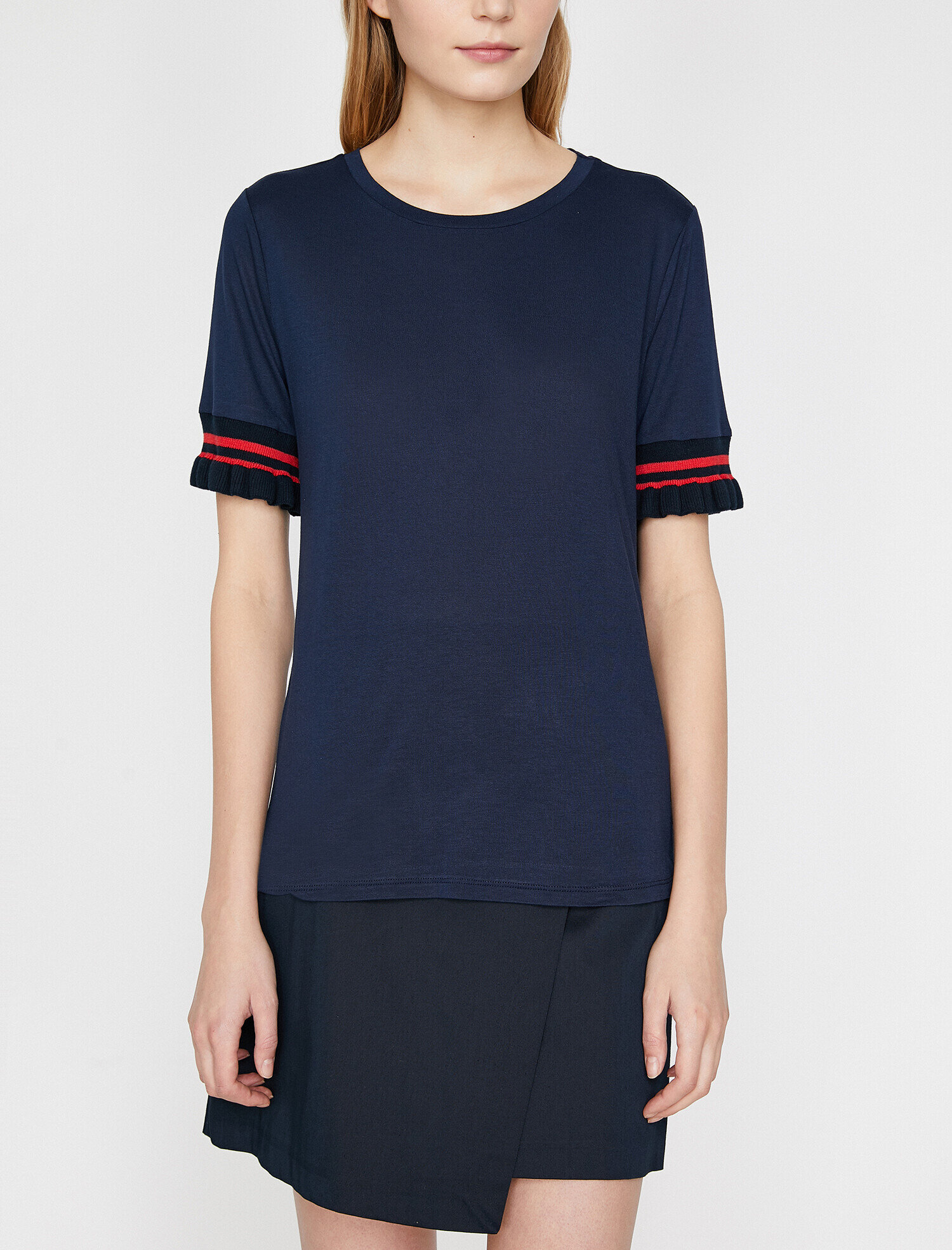   Kol Detaylı Tişört