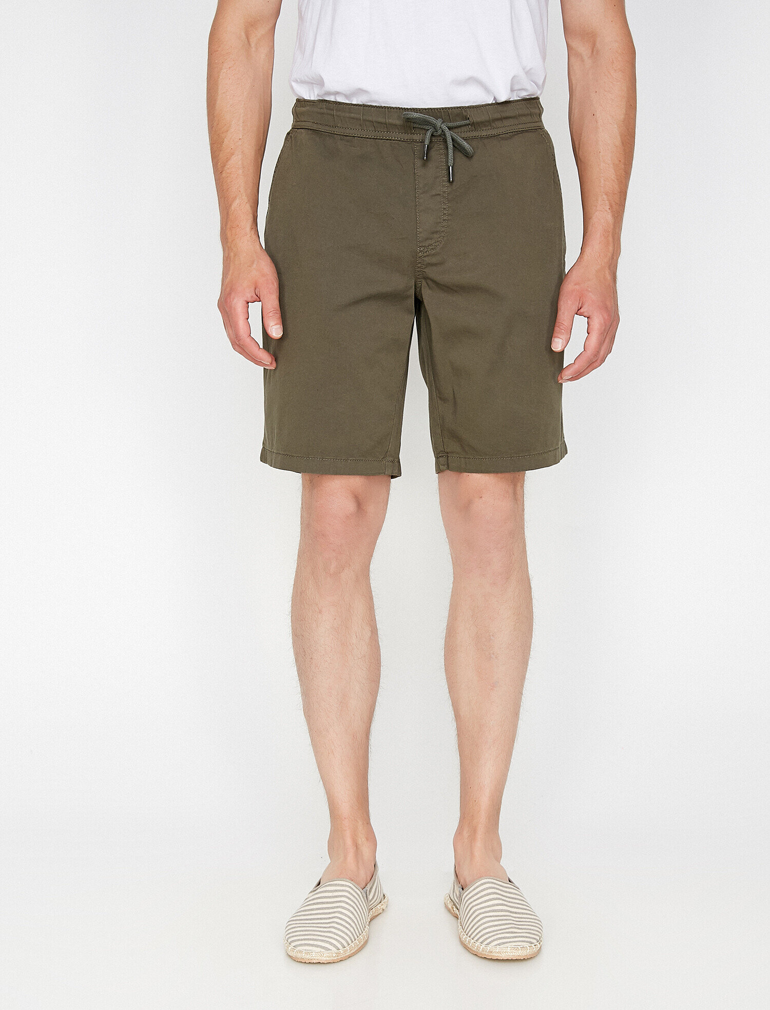   Beli Bağlamalı ve Lastikli Skinny Fit Şort