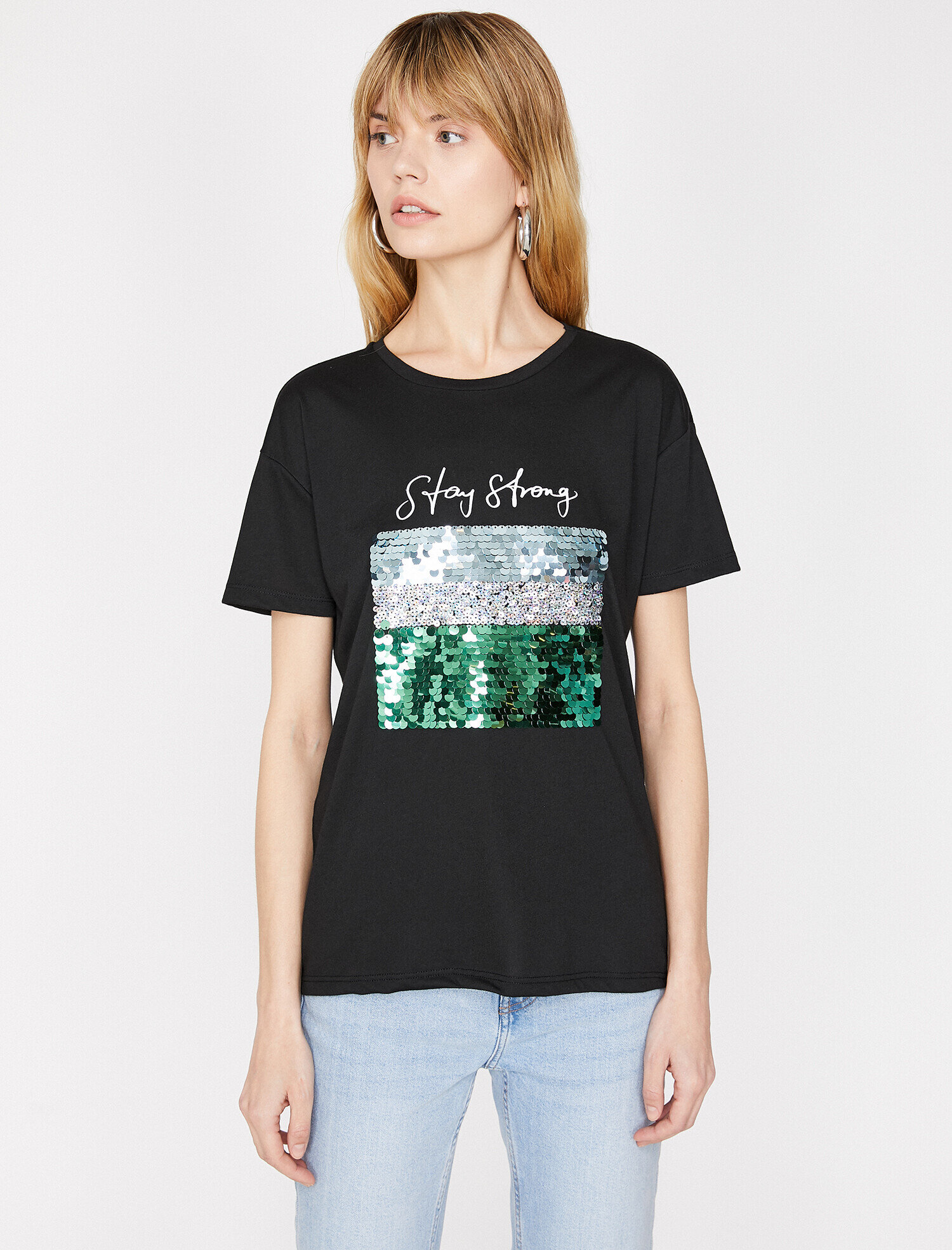   Pul Detaylı Yazı Baskılı Bisiklet Yaka Standart Kalıp Tişört