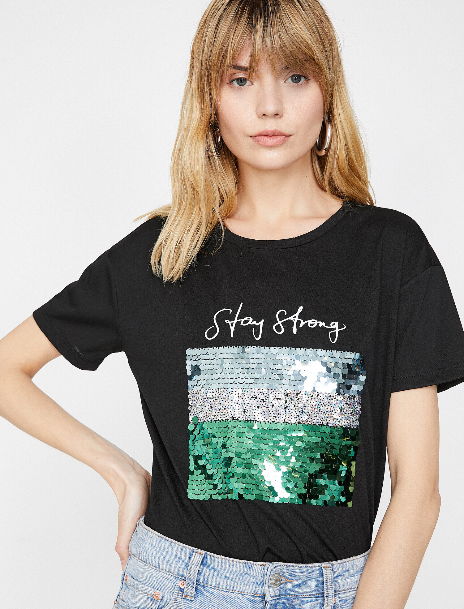   Pul Detaylı Yazı Baskılı Bisiklet Yaka Standart Kalıp Tişört