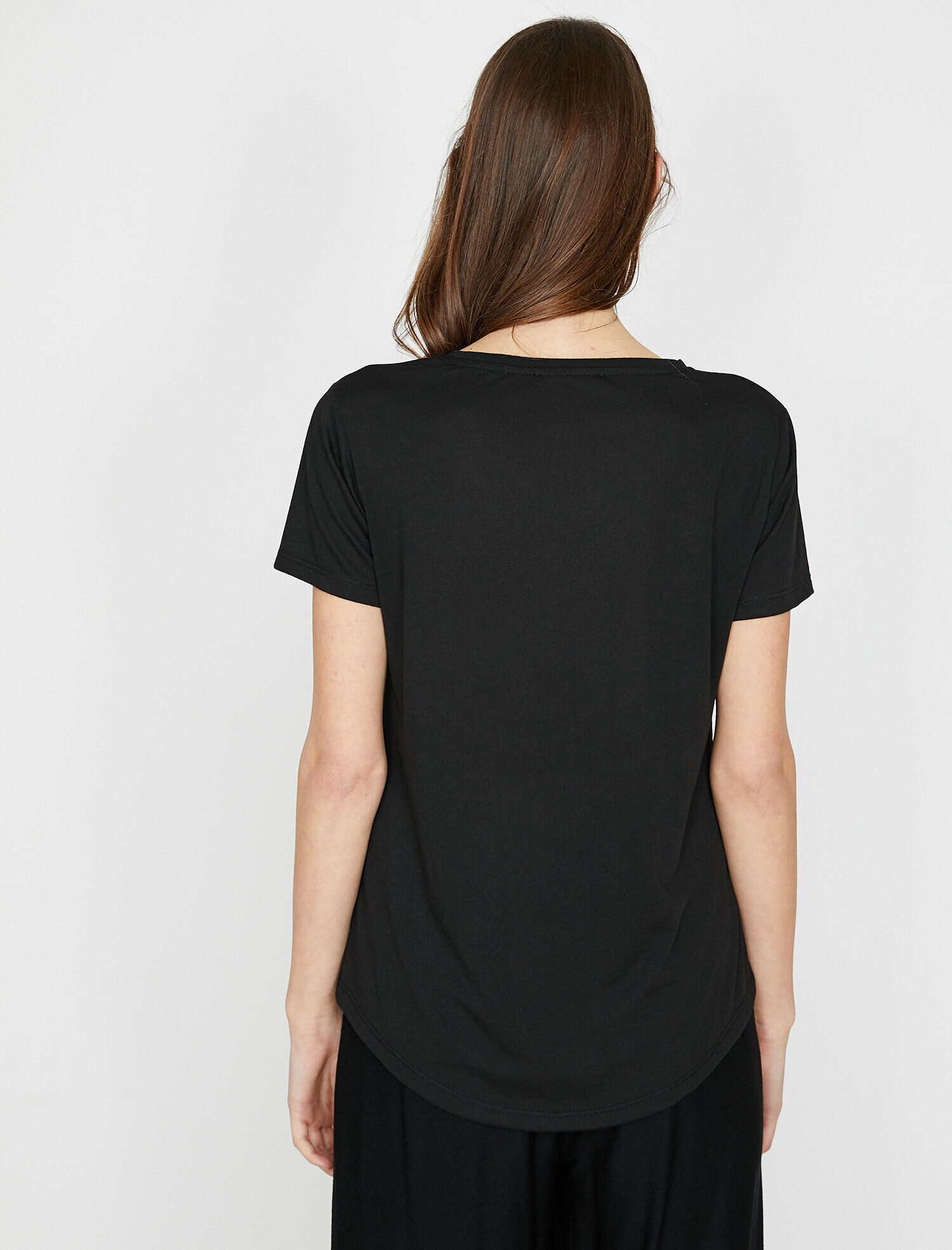 Pul Detaylı Tişört