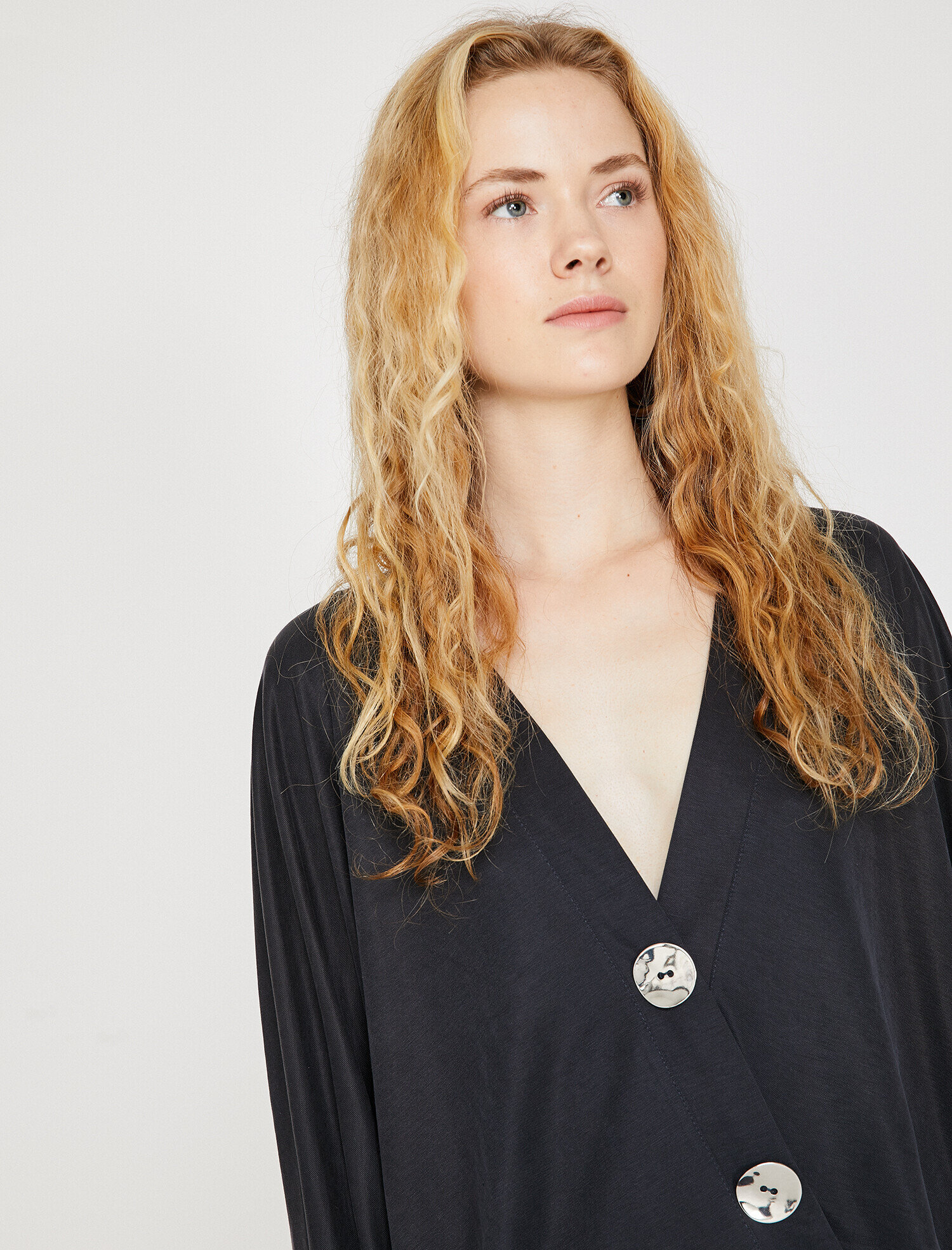   Düğme Detaylı Tişört