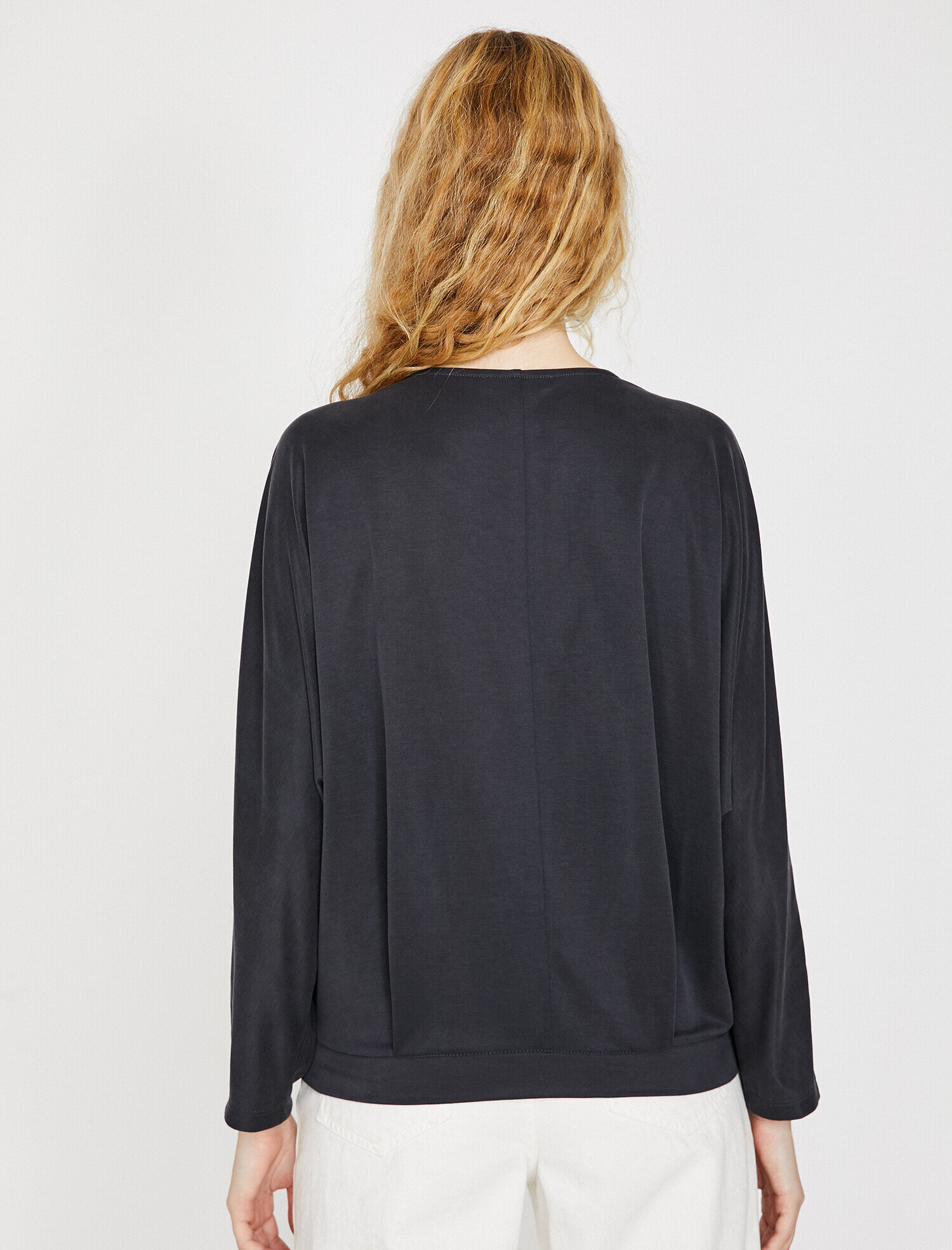   Düğme Detaylı Tişört