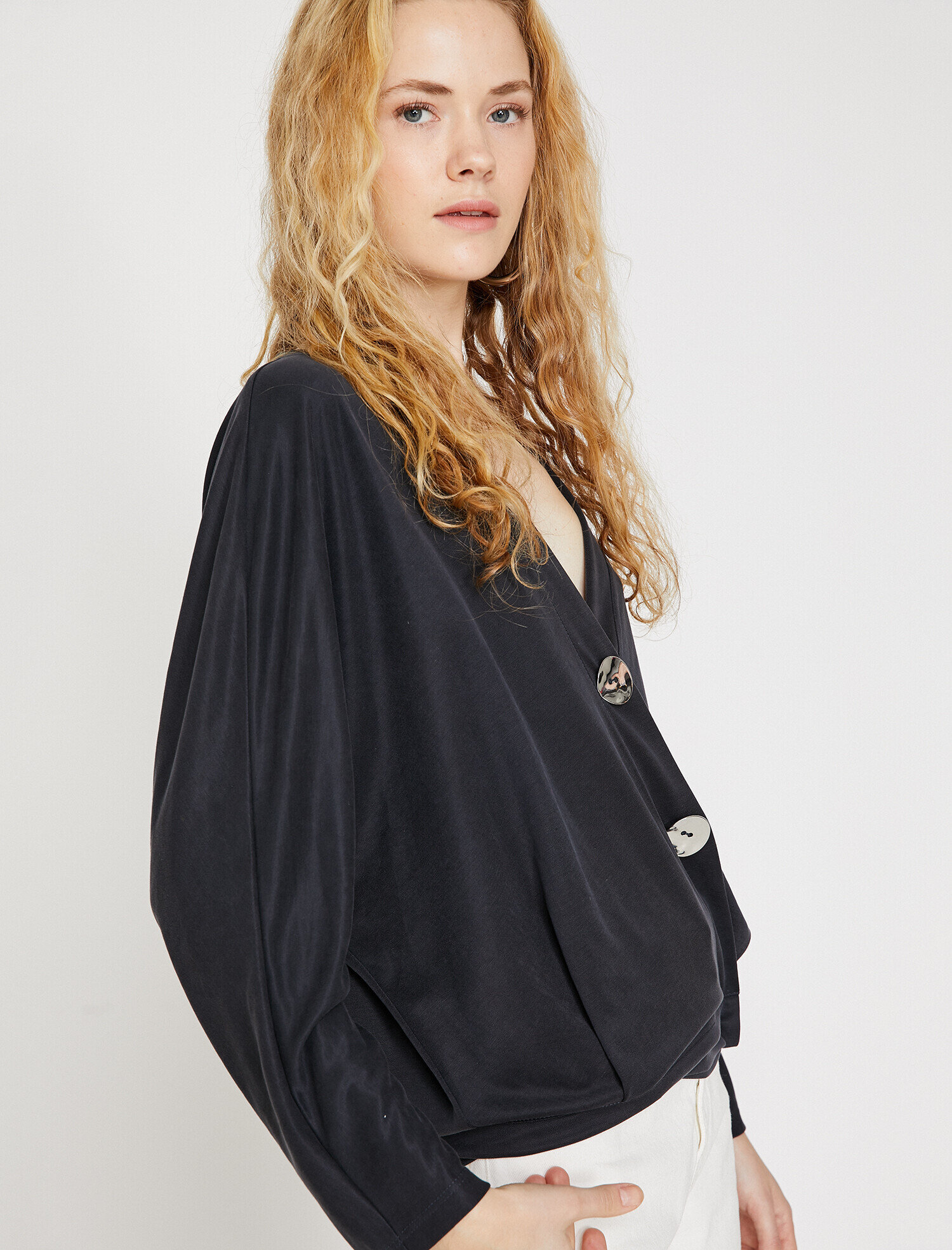   Düğme Detaylı Tişört