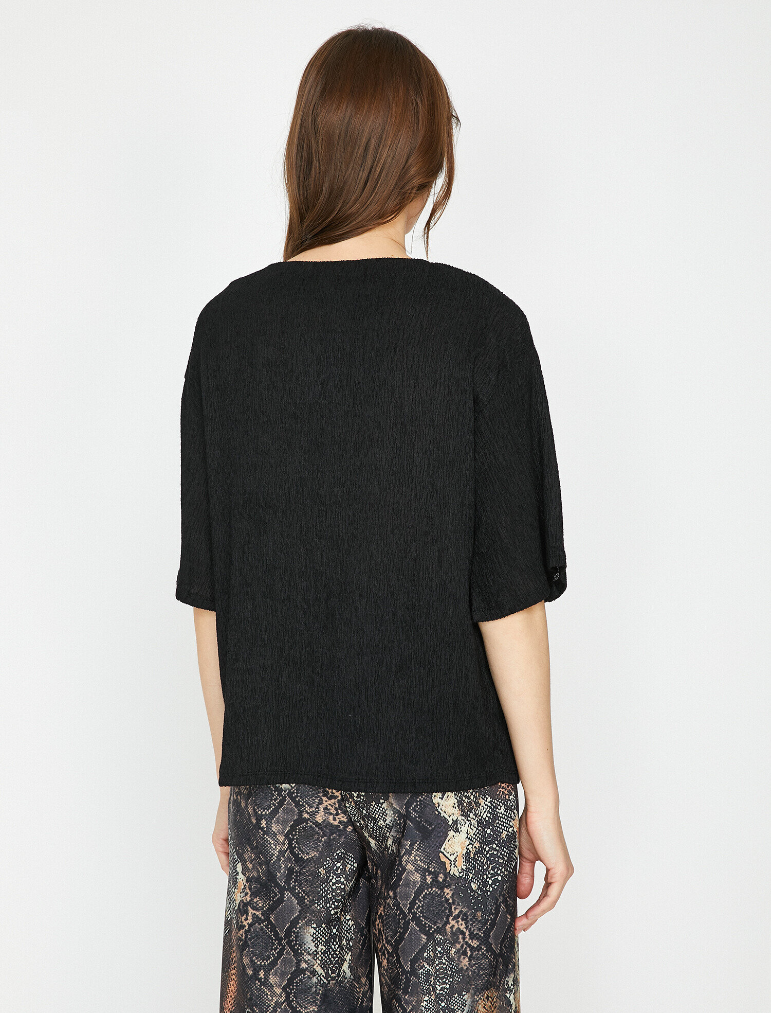   Düğme Detaylı Tişört