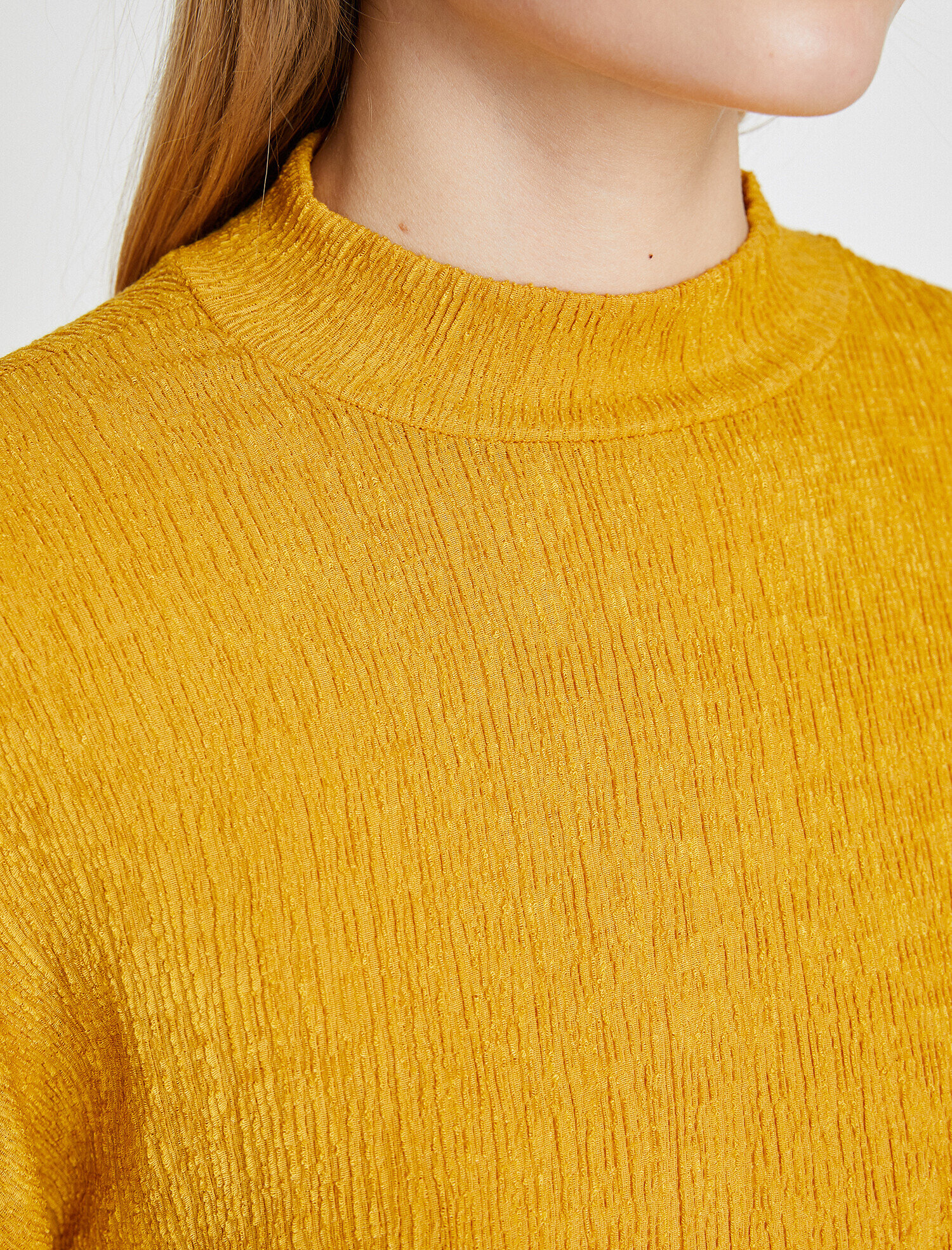 Yüksek Yaka Tişört