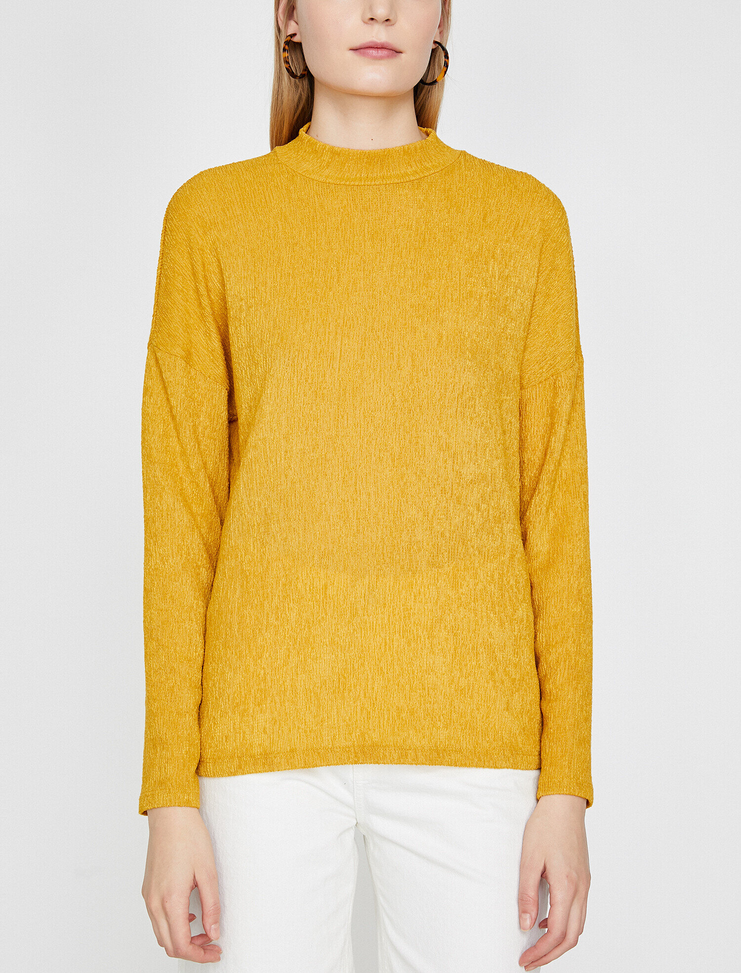 Yüksek Yaka Tişört