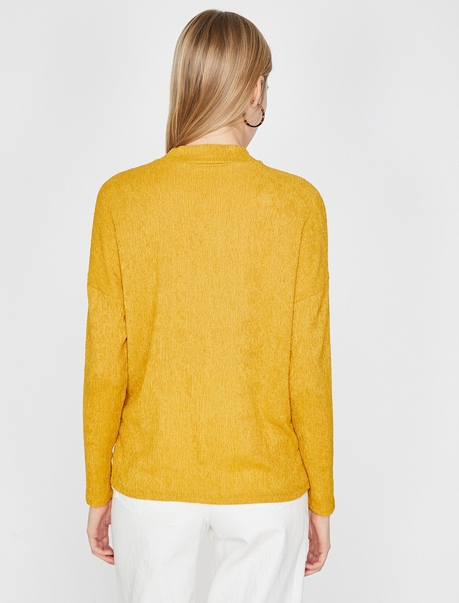 Yüksek Yaka Tişört