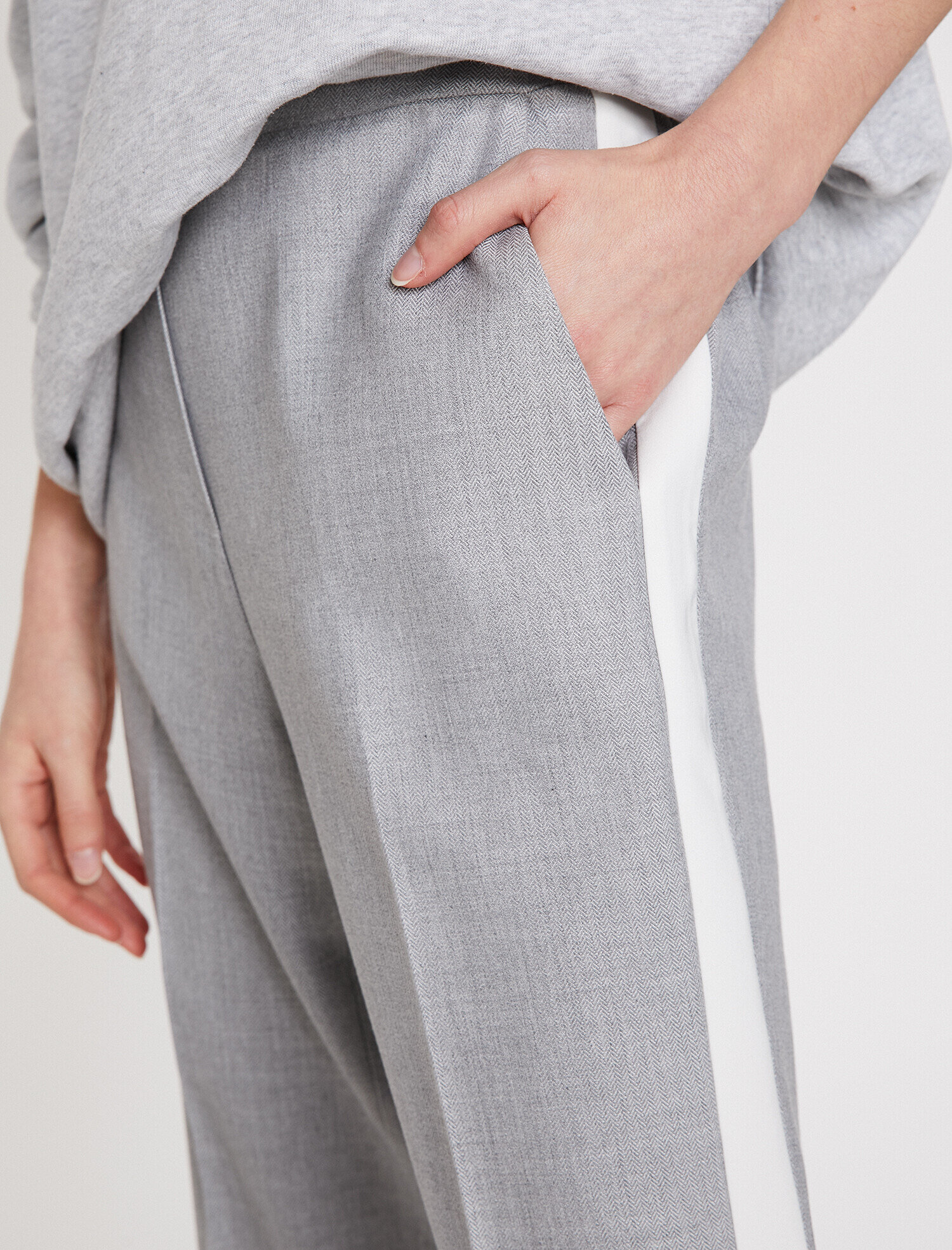   Şerit Detaylı Pantolon