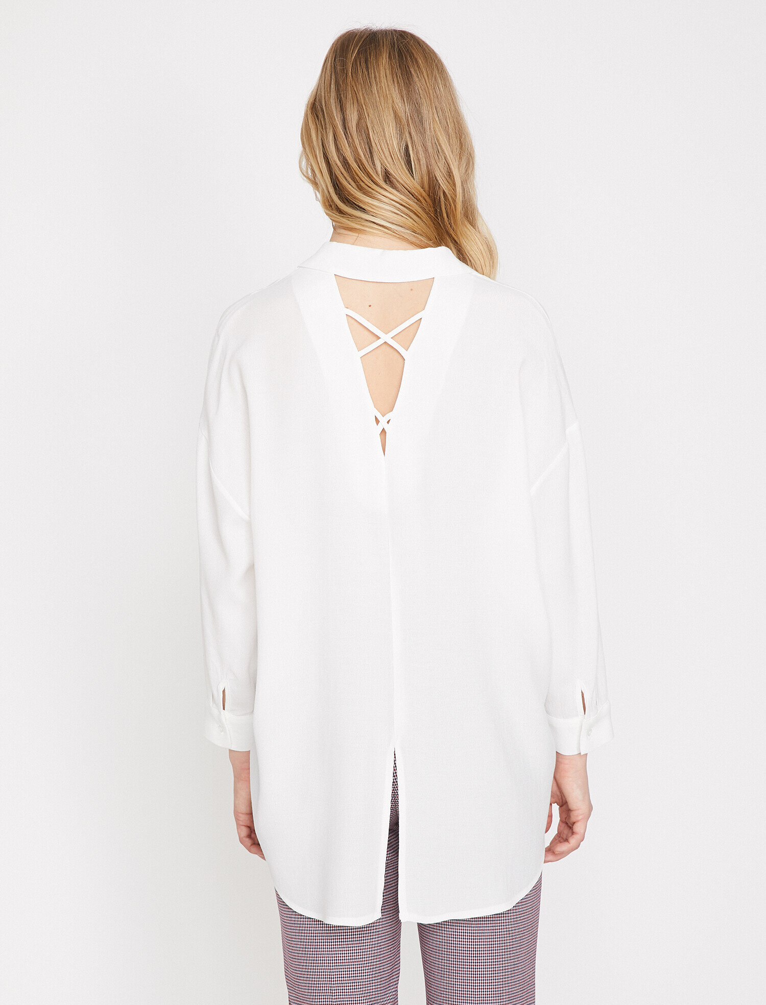   Sırt Detaylı Bluz