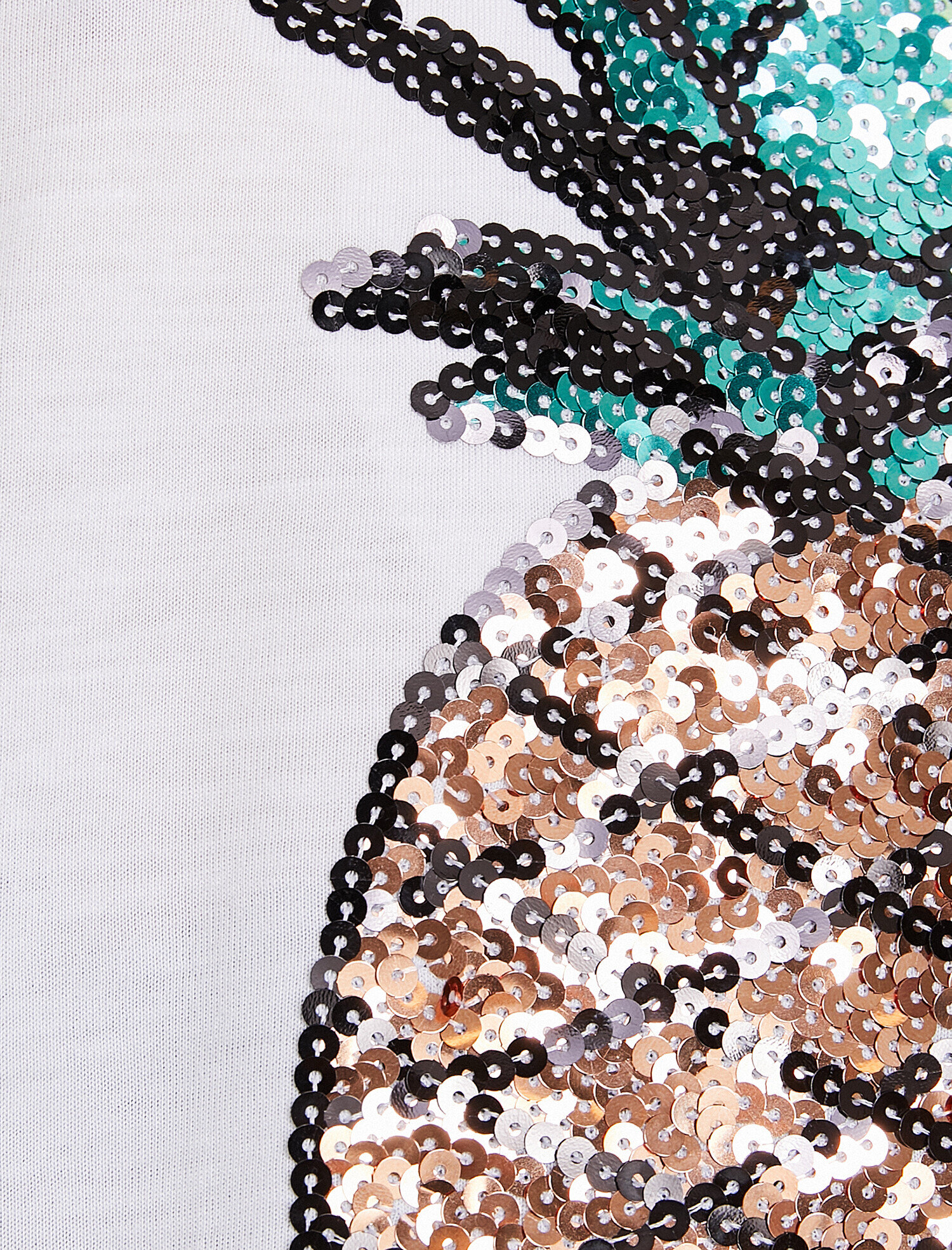   Pul Detaylı Tişört