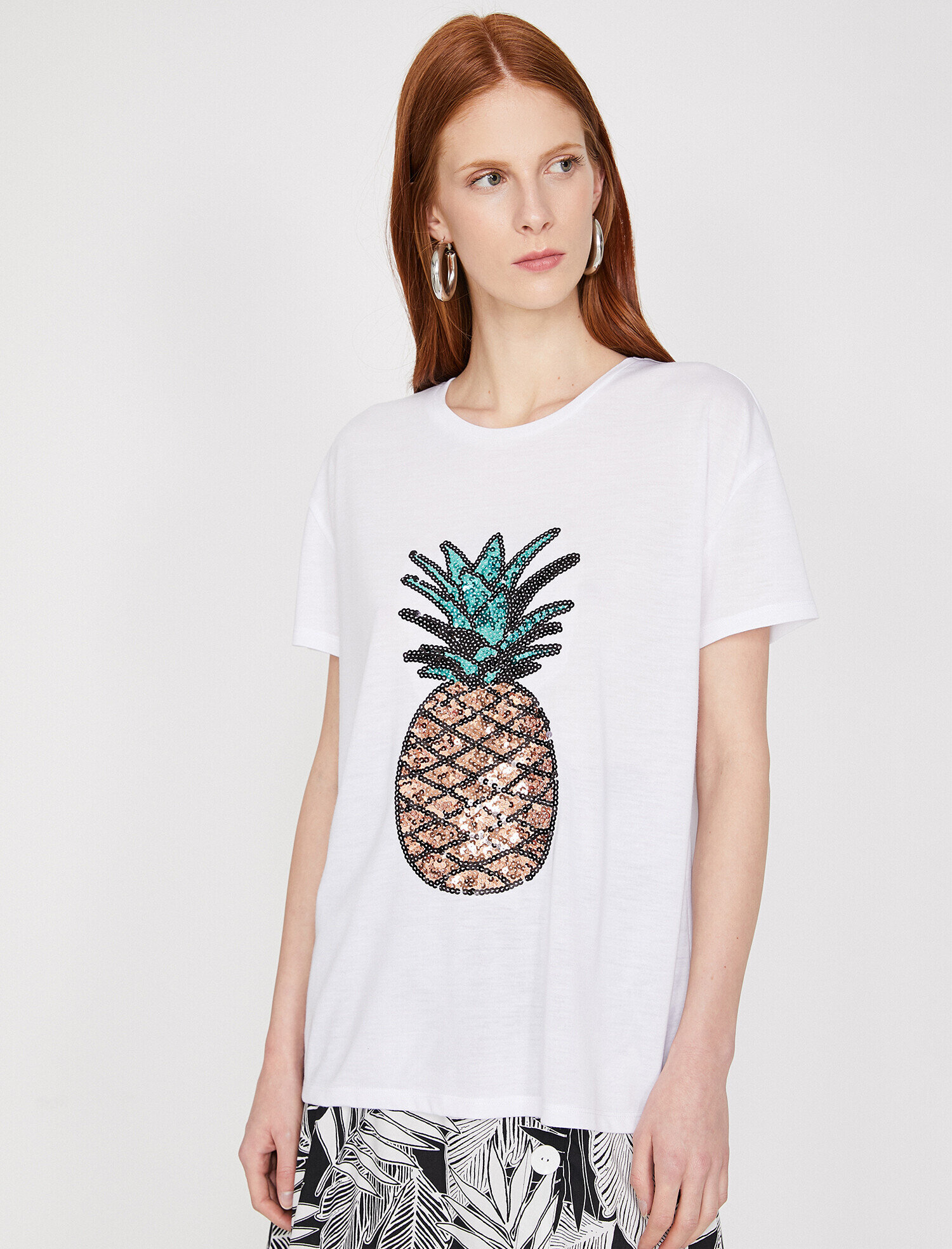   Pul Detaylı Tişört