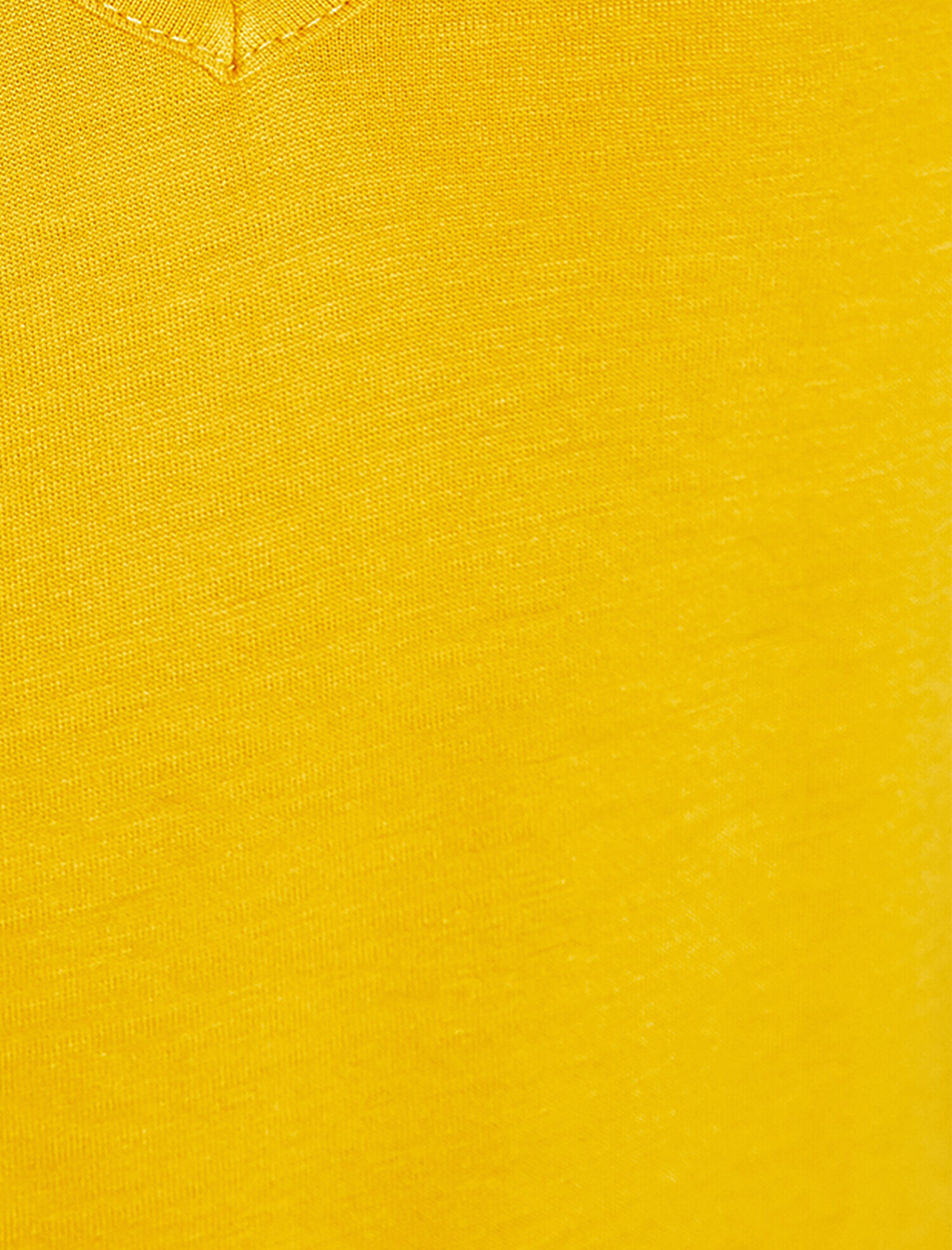   Yaka Detaylı Tişört