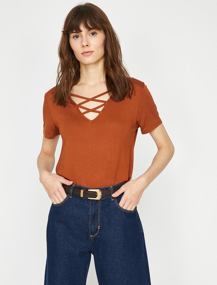  Yaka Detaylı Tişört