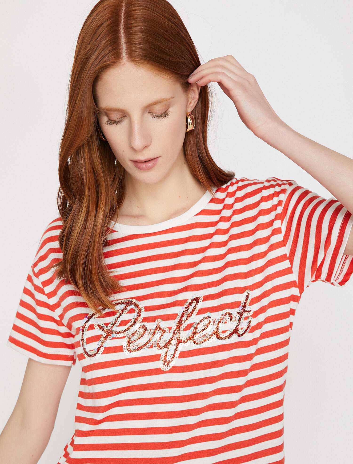   Pul Detaylı Tişört