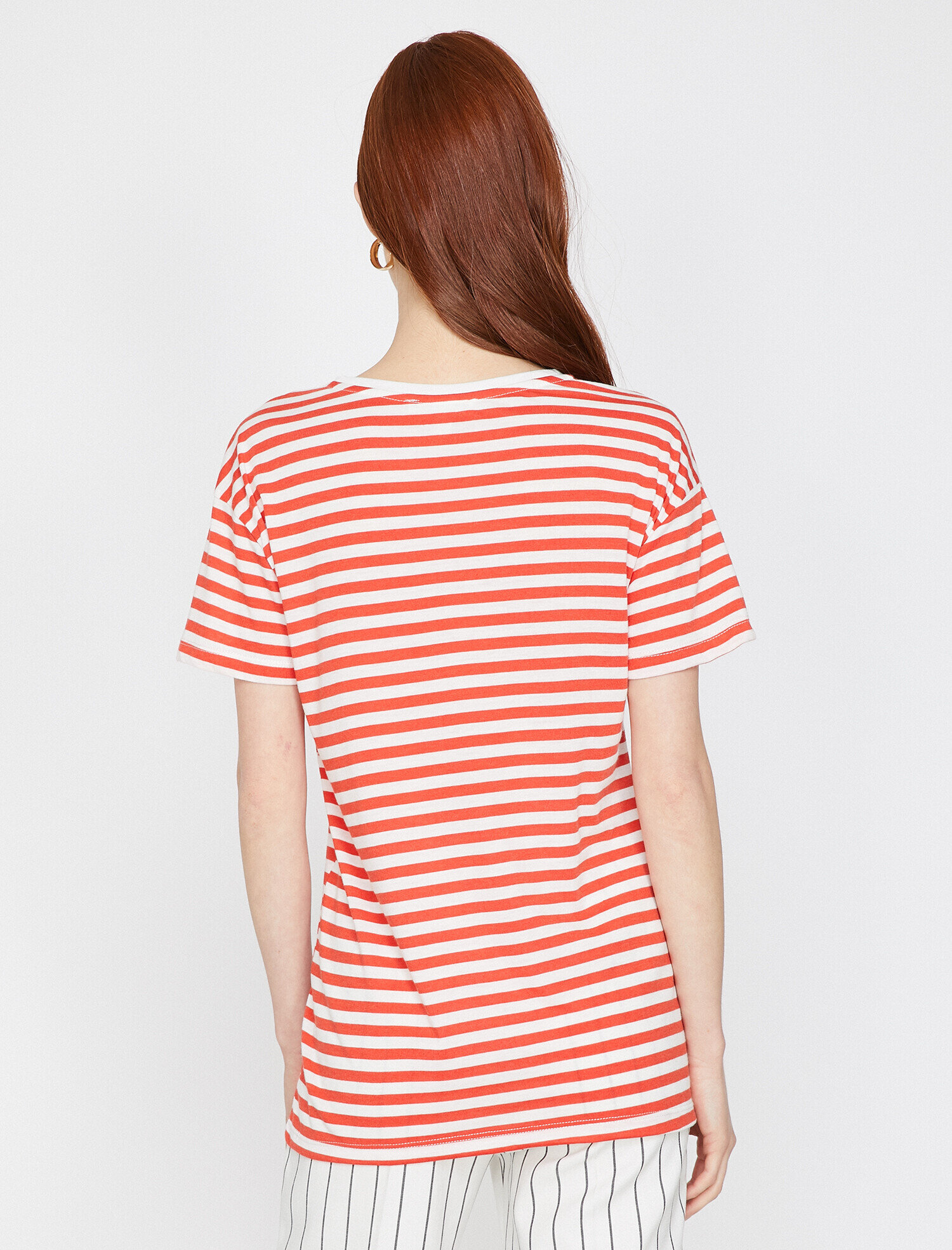   Pul Detaylı Tişört