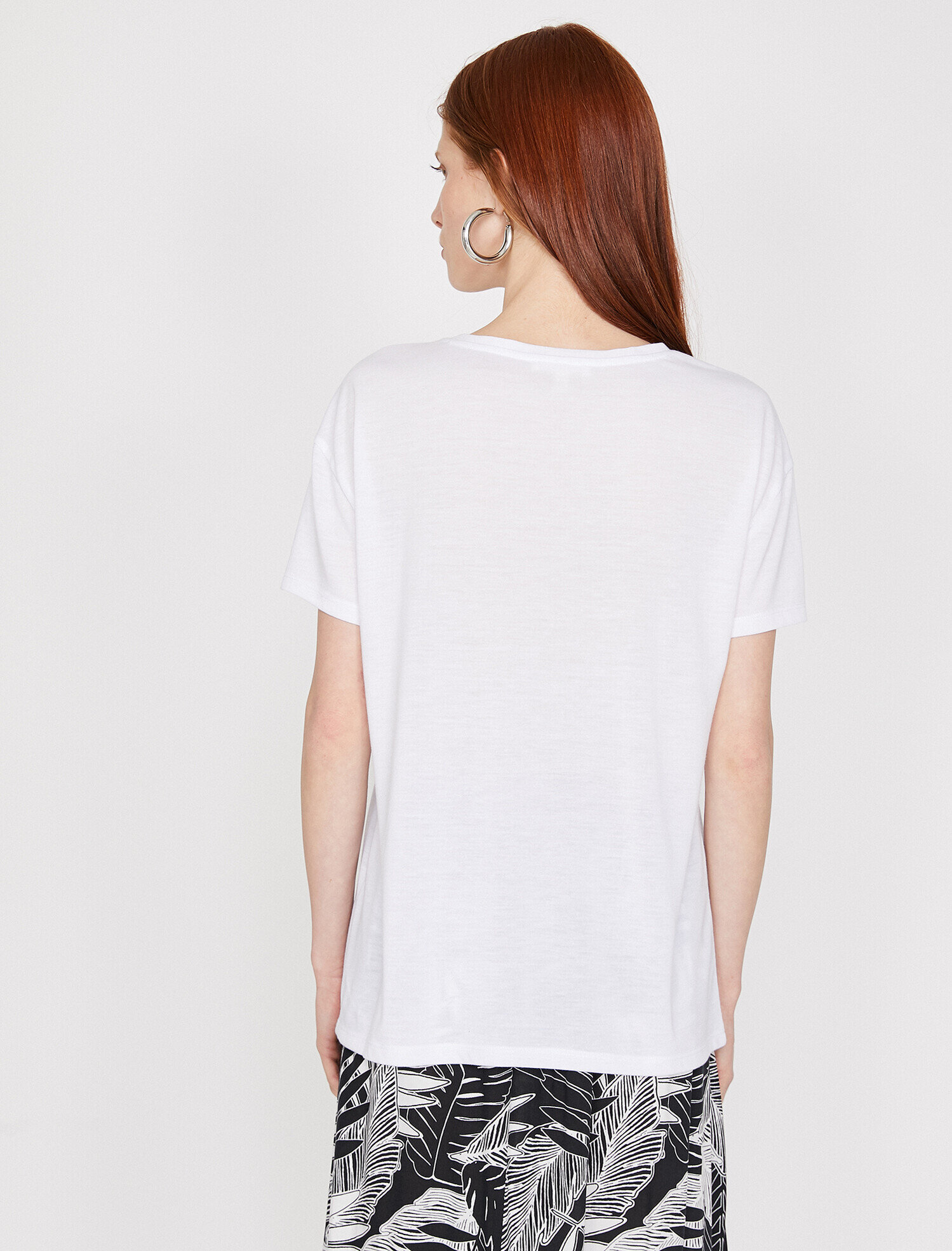   Pul Detaylı Tişört