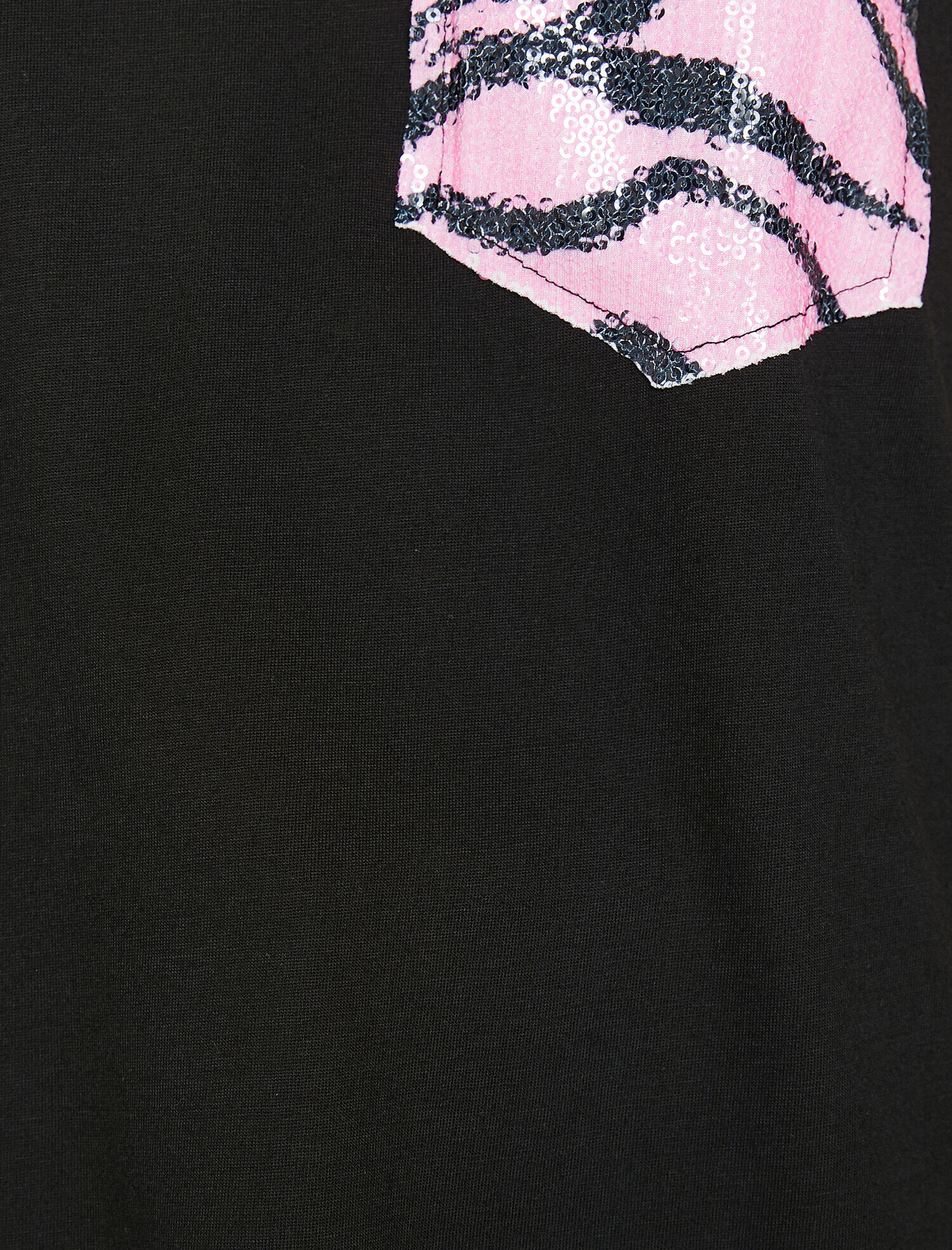   Cep Detaylı Tişört