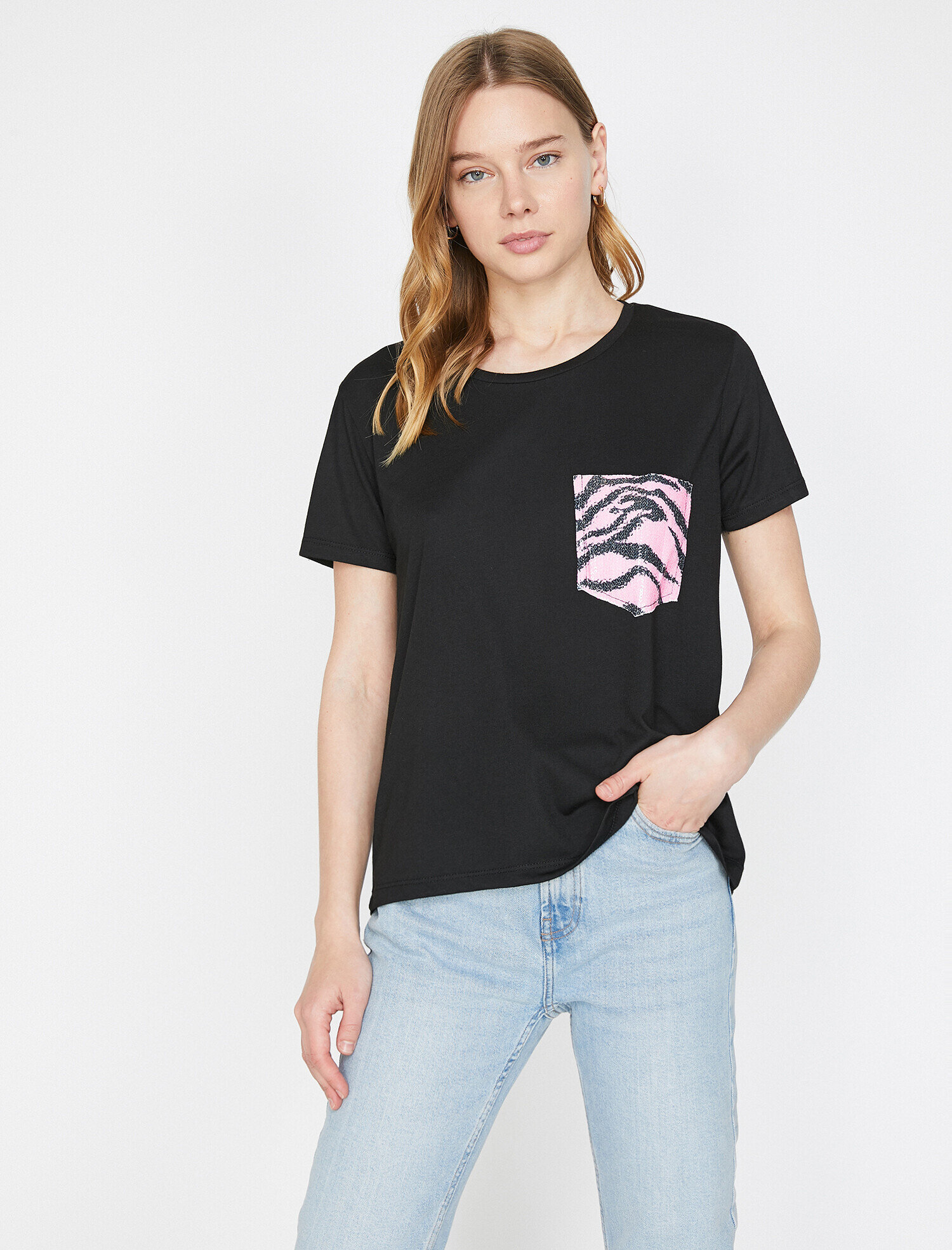   Cep Detaylı Tişört