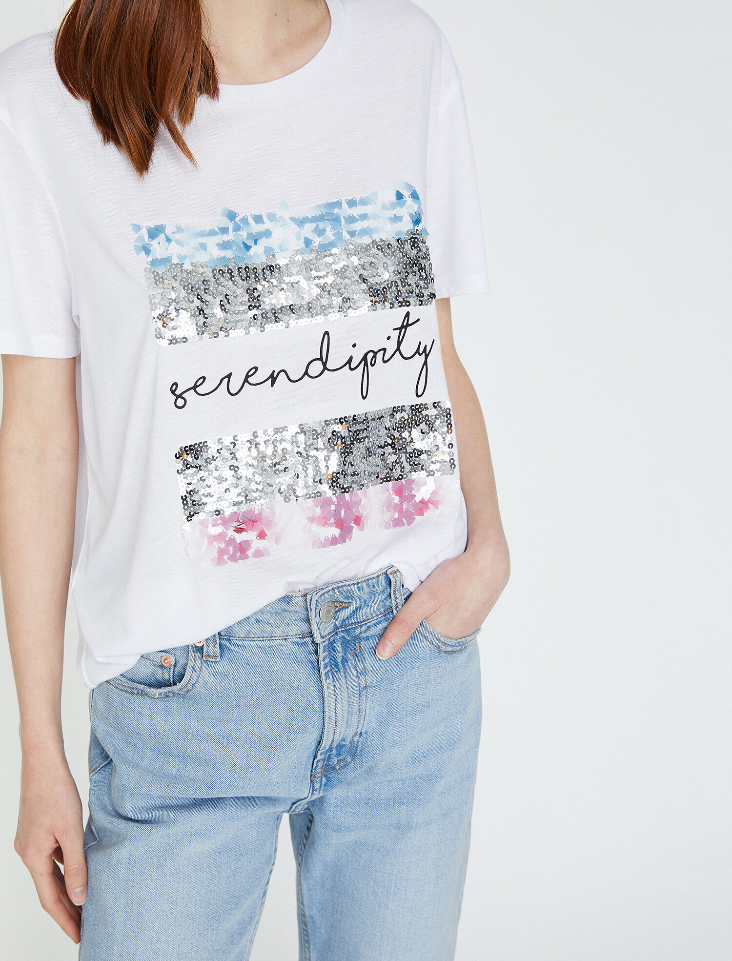   Pul Detaylı Tişört