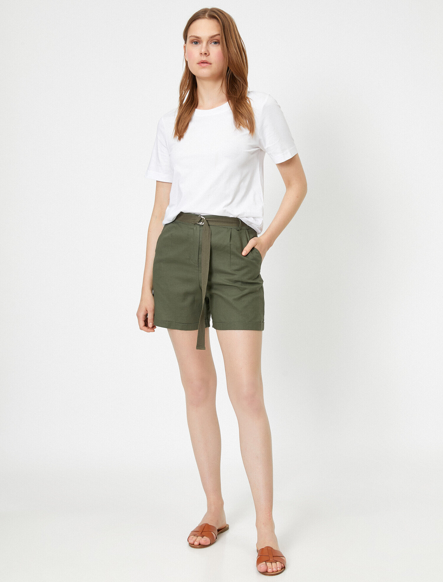   Doğal Dokulu Kemer Detaylı Şort