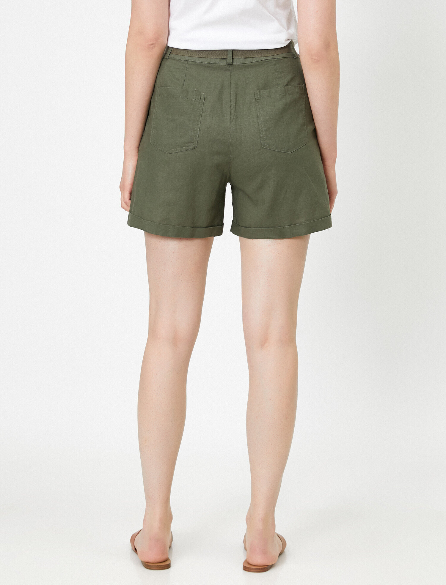   Doğal Dokulu Kemer Detaylı Şort