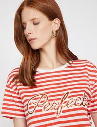 Pul Detaylı Tişört