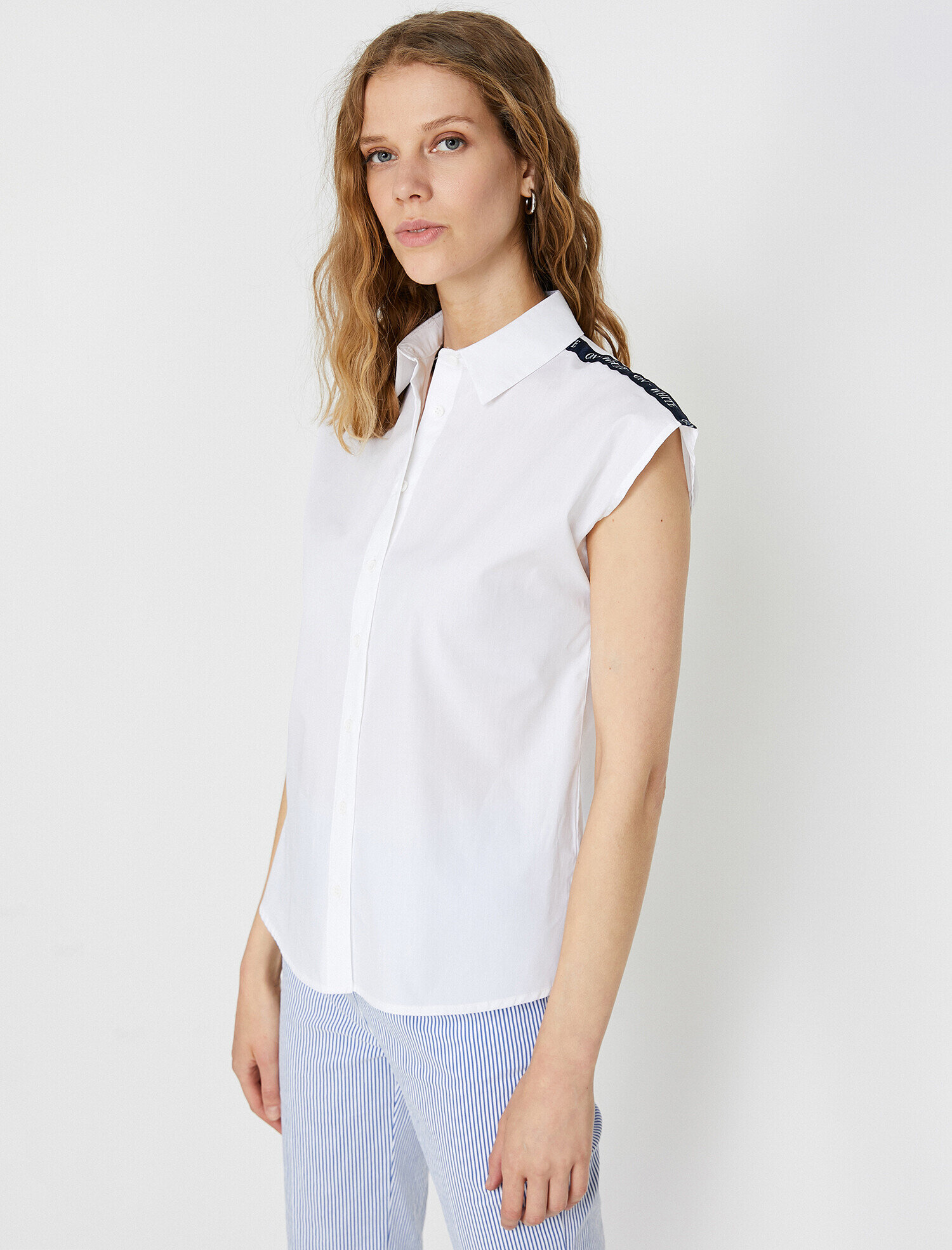   Yazılı Baskılı Gömlek