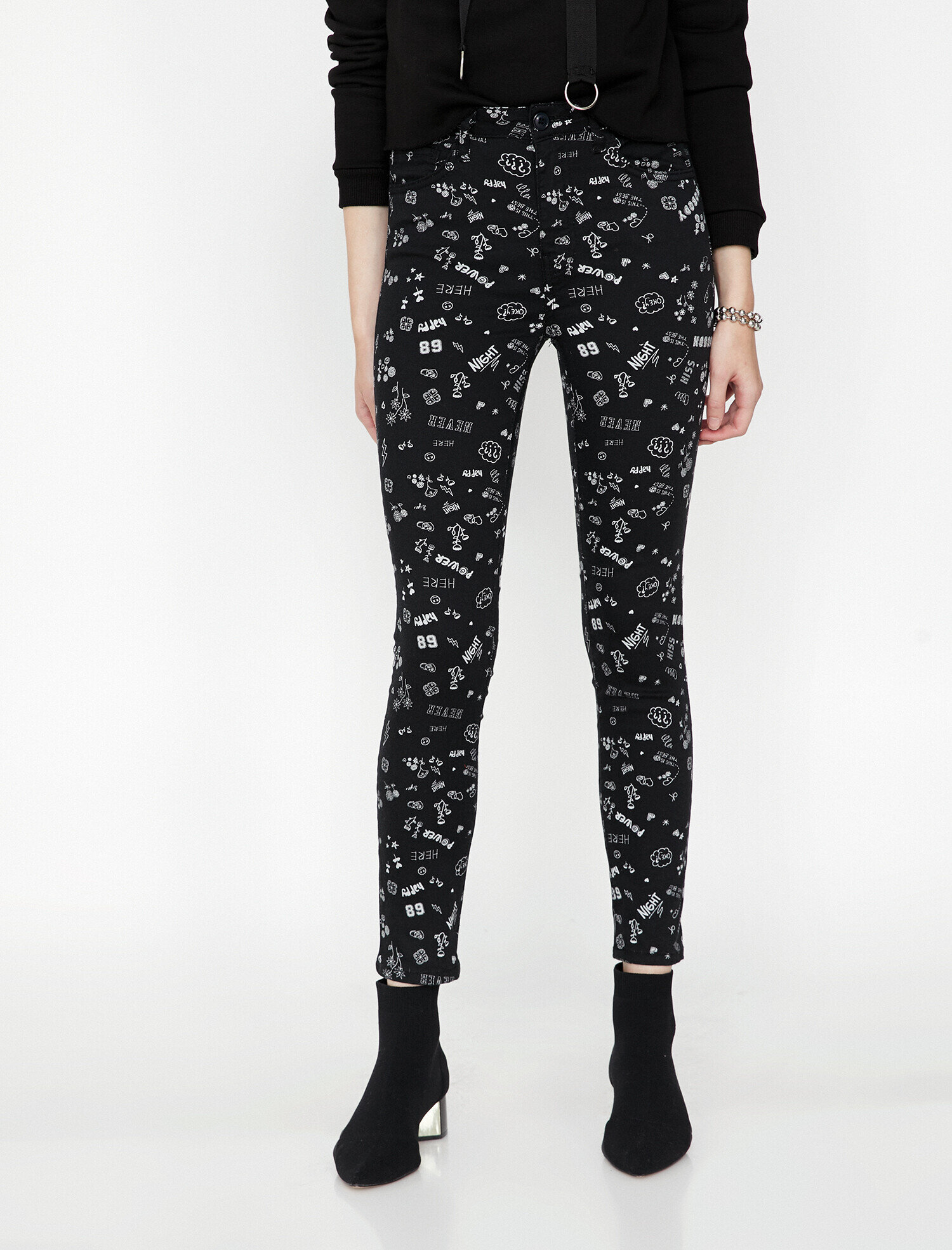   Yazılı Baskılı Pantolon