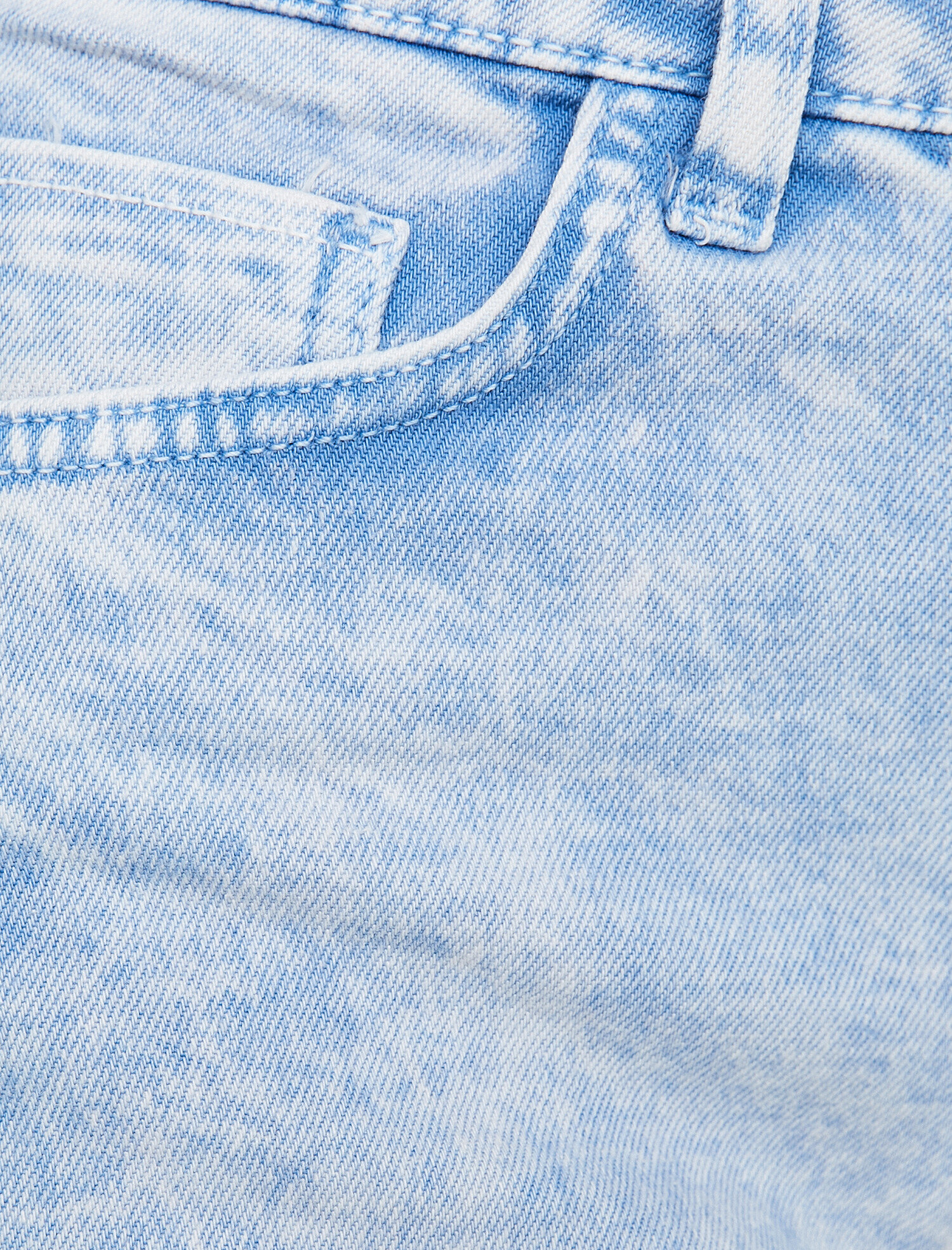   Cep Detaylı Jean Şort