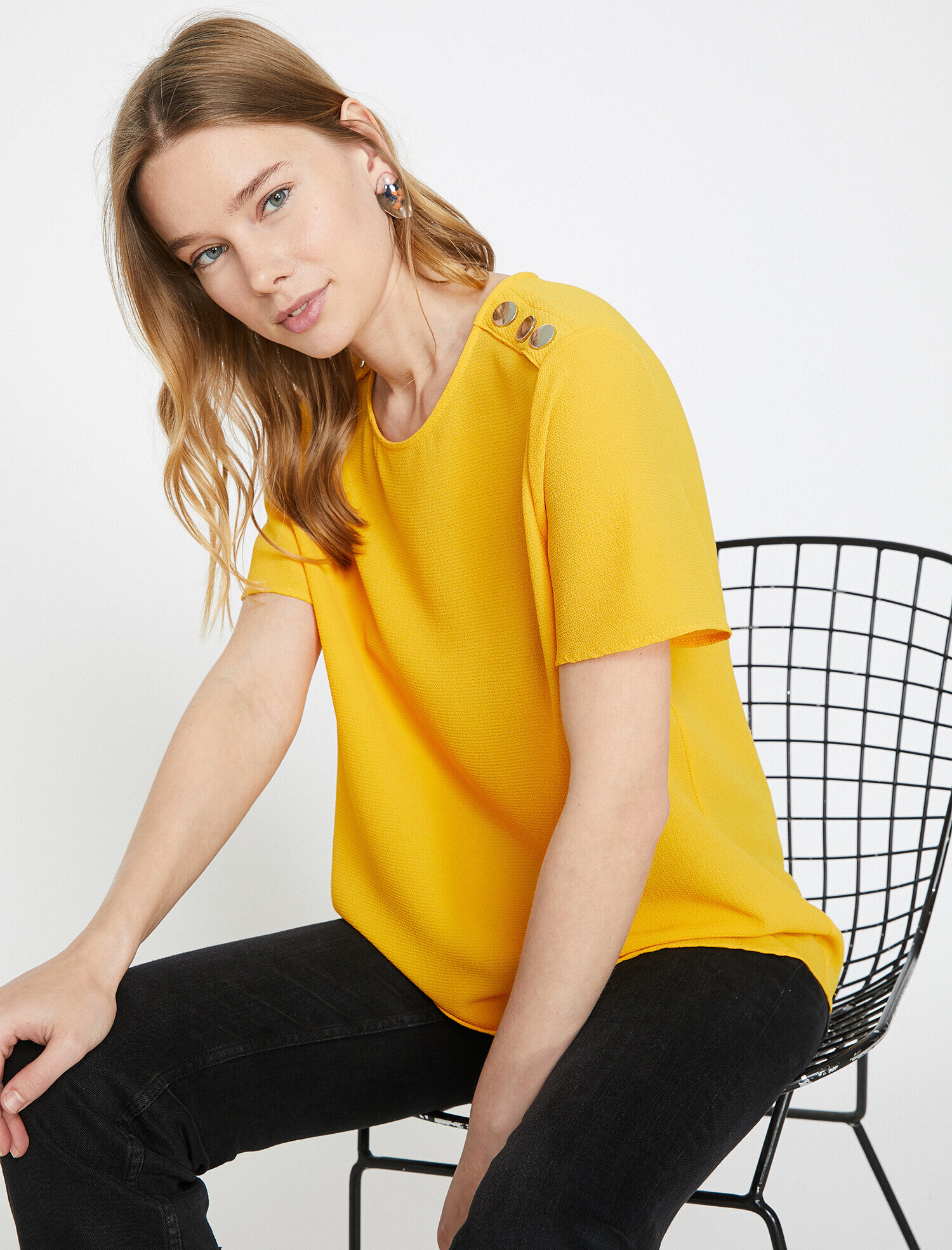   Omuz Detaylı Kısa Kollu Bluz