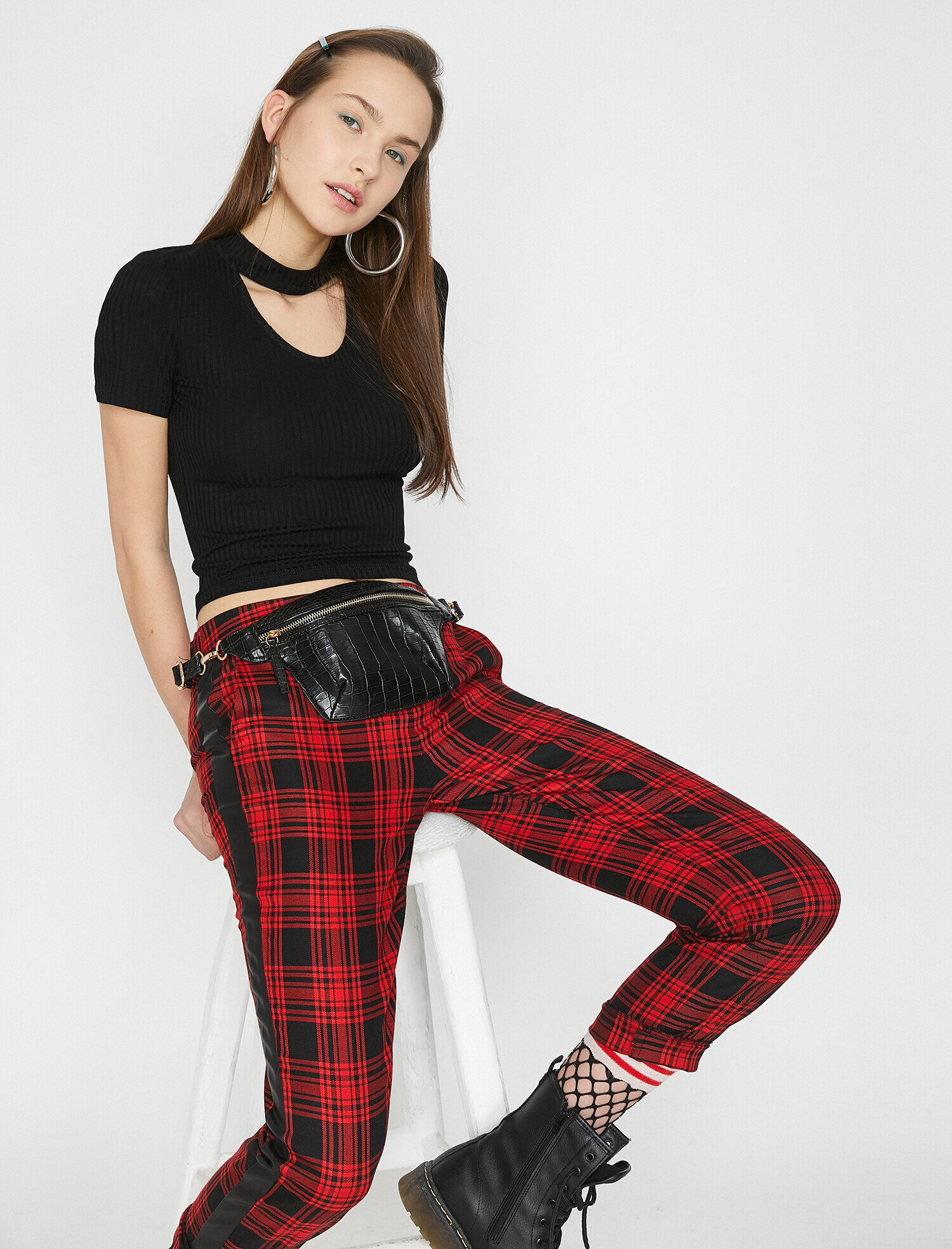   Yaka Detaylı Tişört