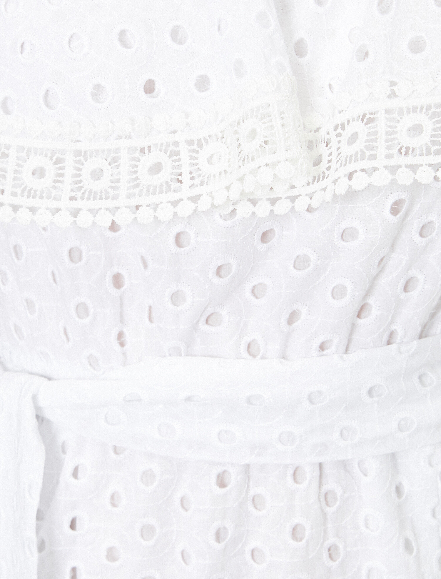   Omzu Açık Kısa Kollu Beli Bağlamalı Midi Dantel Detaylı Elbise