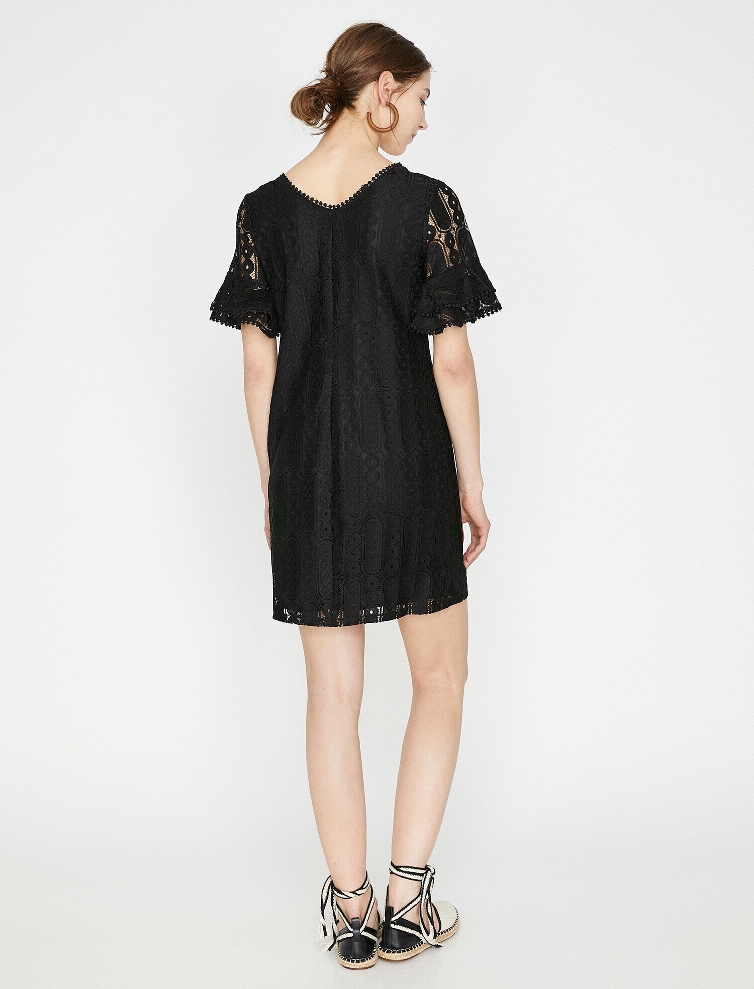 Dantel Detaylı Elbise