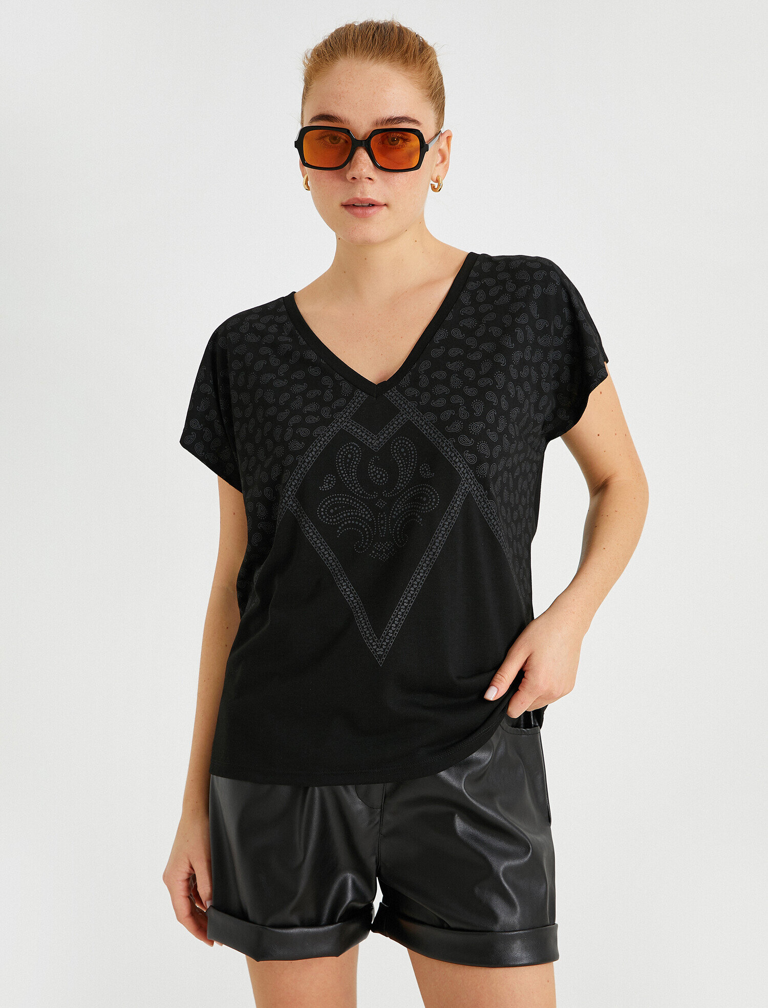   Desenli Tişört V Yaka Kısa Kollu