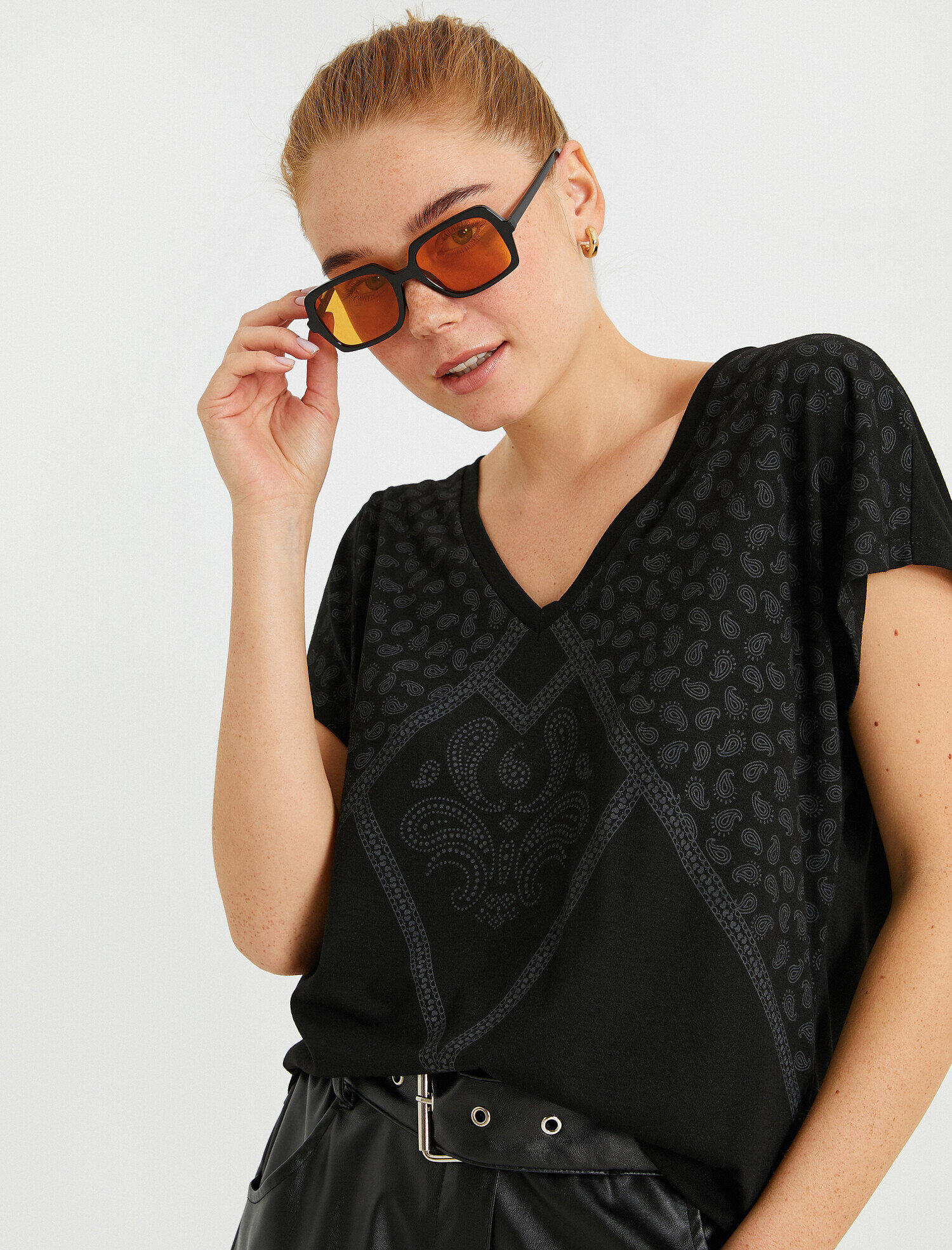   Desenli Tişört V Yaka Kısa Kollu