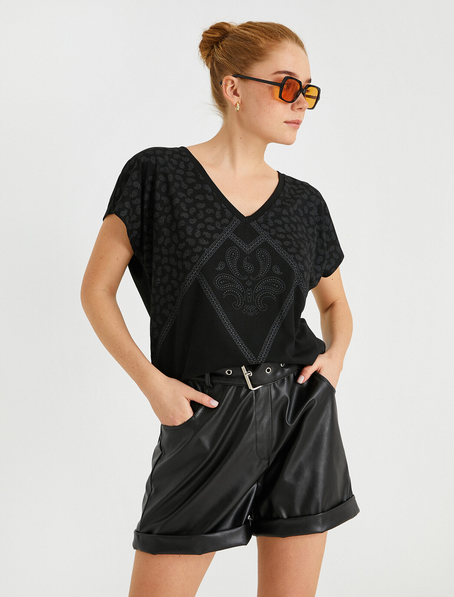   Desenli Tişört V Yaka Kısa Kollu