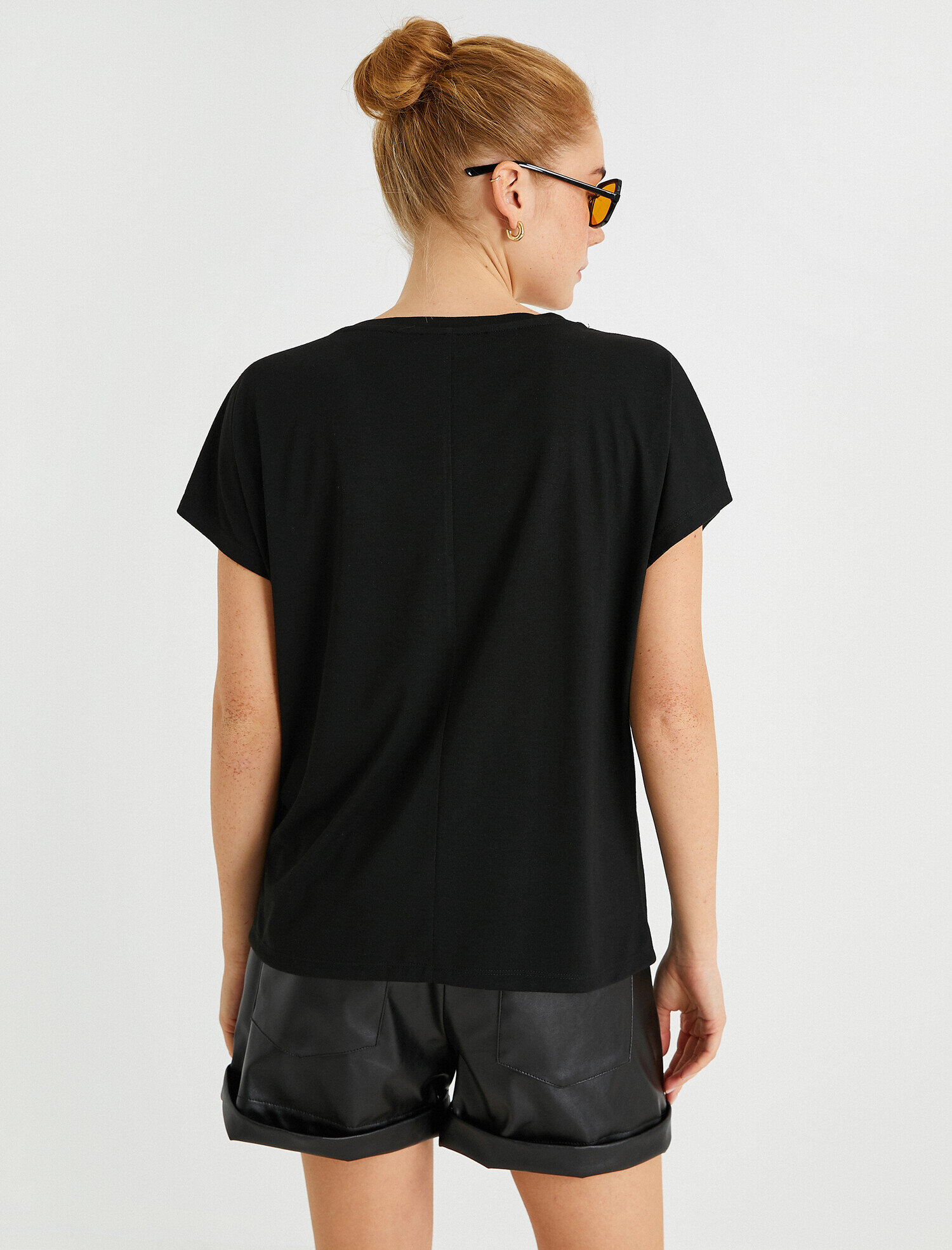   Desenli Tişört V Yaka Kısa Kollu