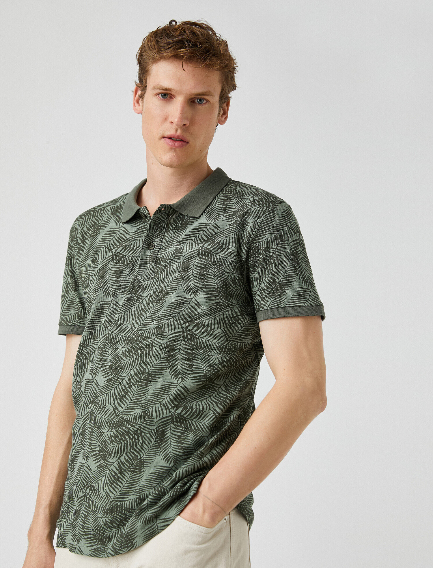   Yaprak Desenli Polo Tişört