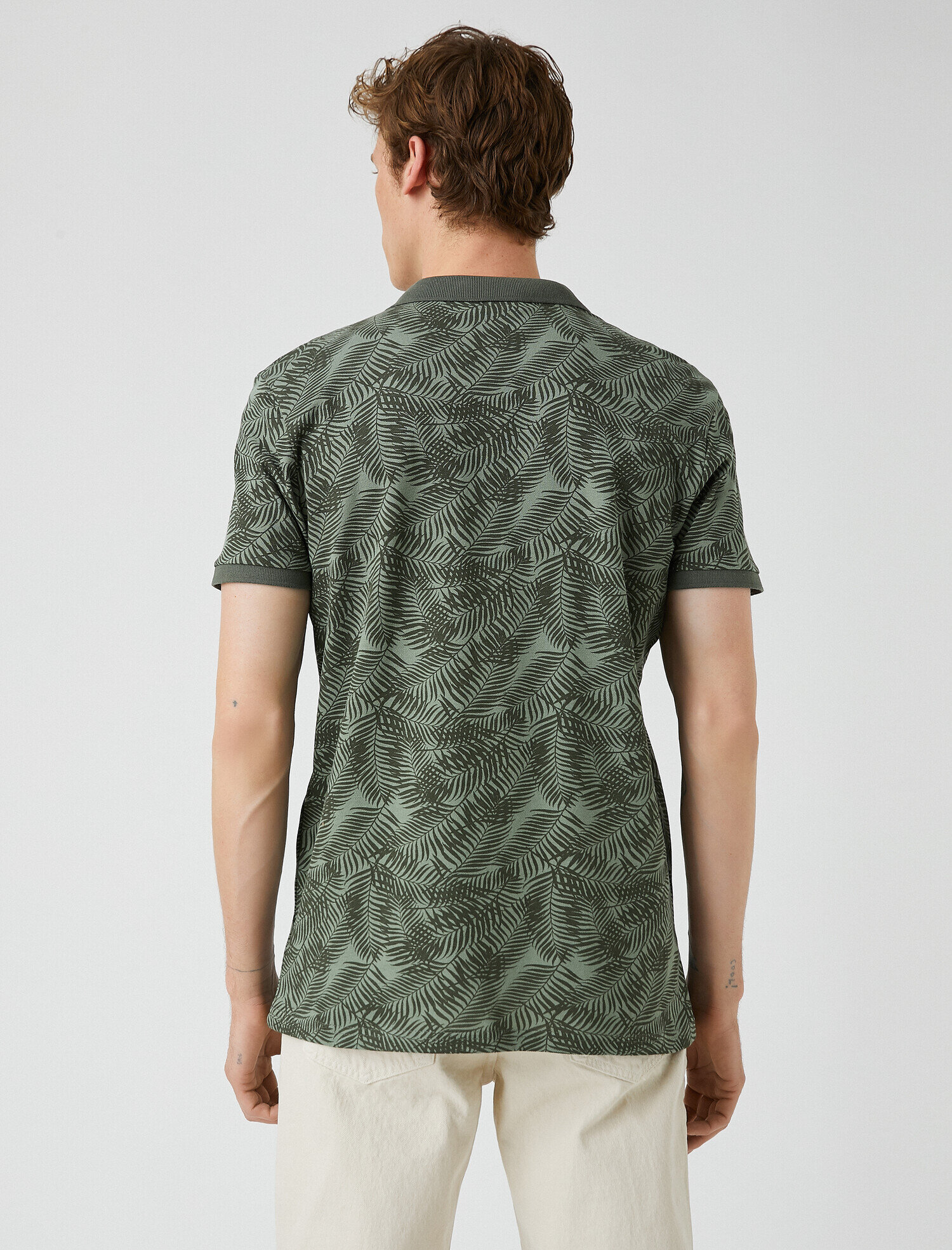   Yaprak Desenli Polo Tişört
